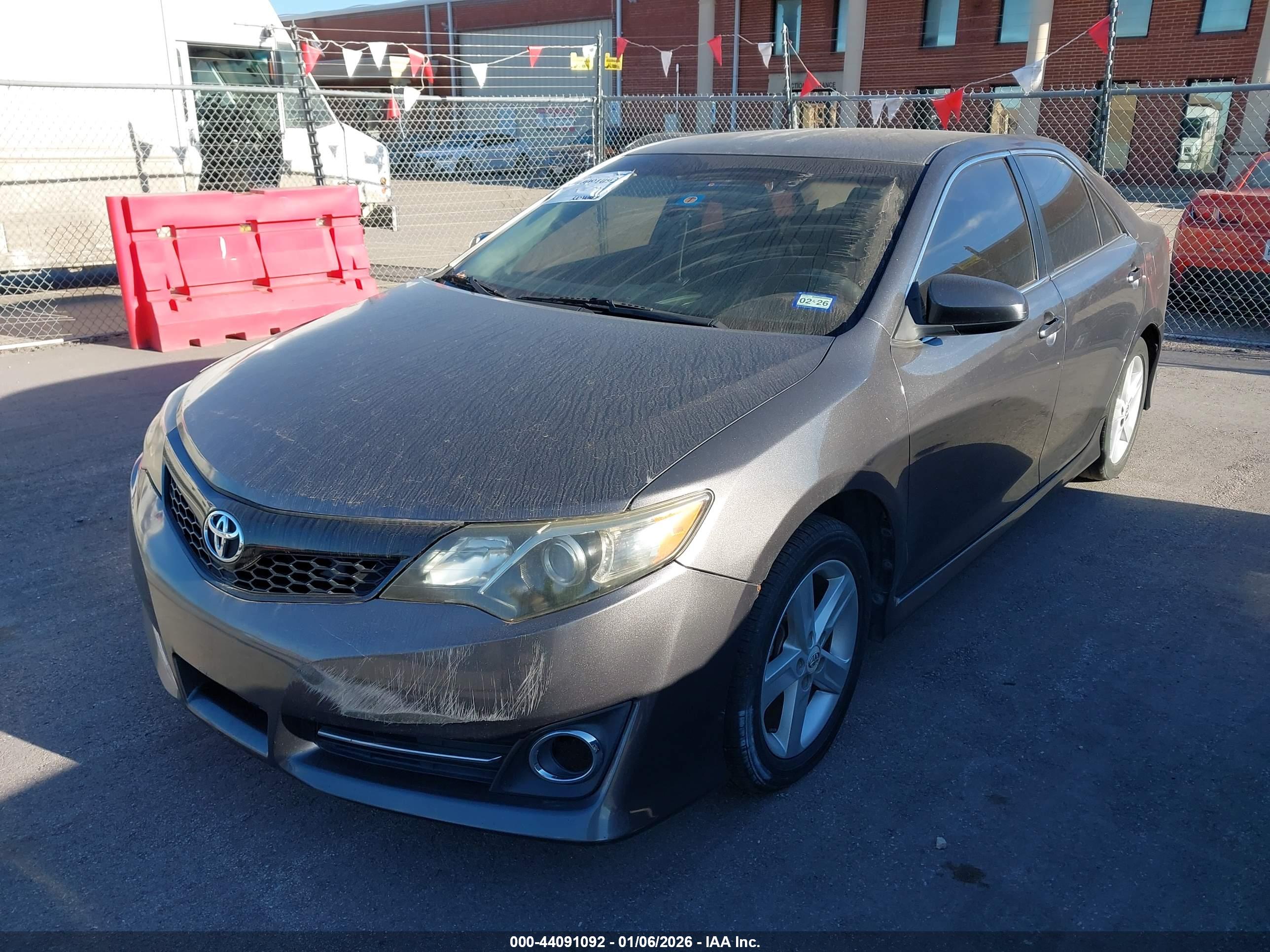 TOYOTA CAMRY image 2