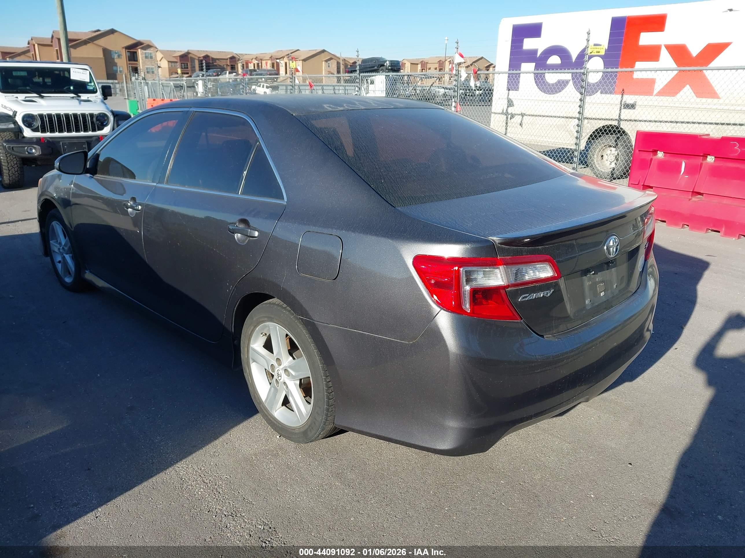 TOYOTA CAMRY image 3