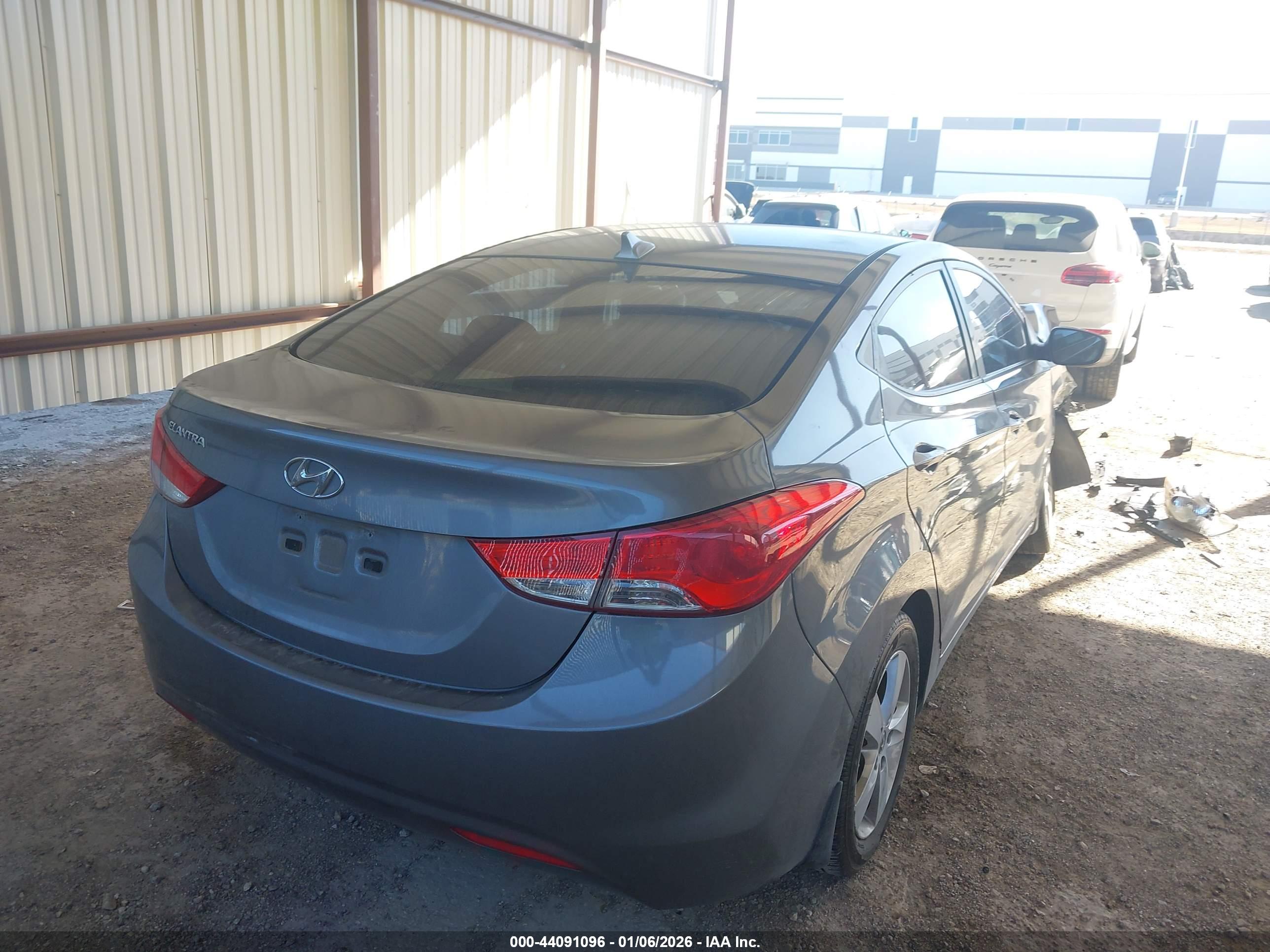 HYUNDAI ELANTRA image 4