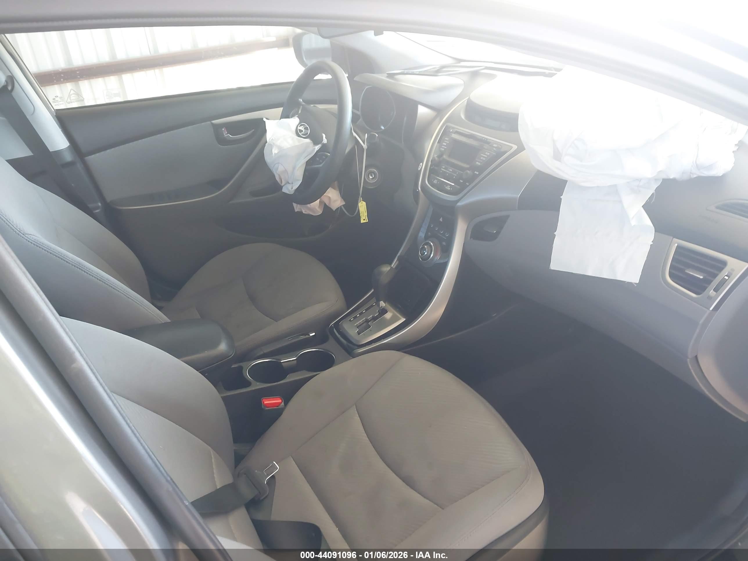 HYUNDAI ELANTRA image 5