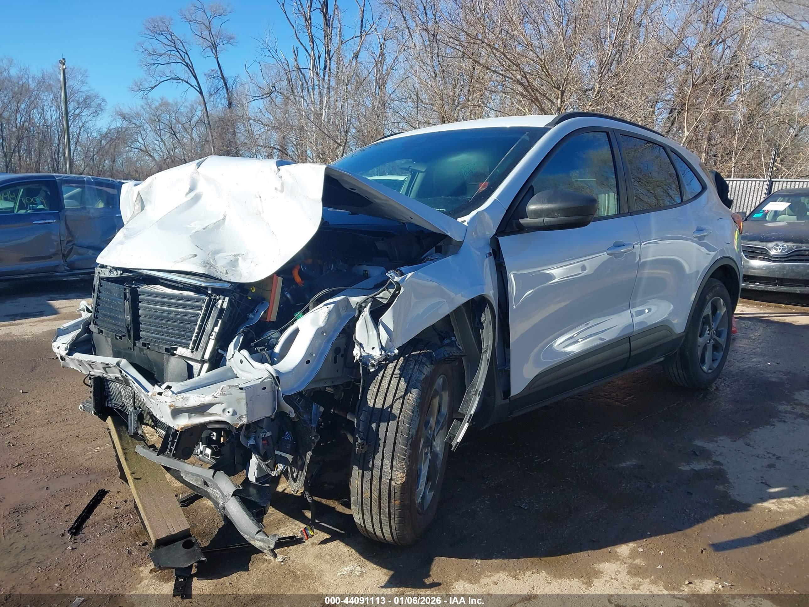 FORD ESCAPE image 2