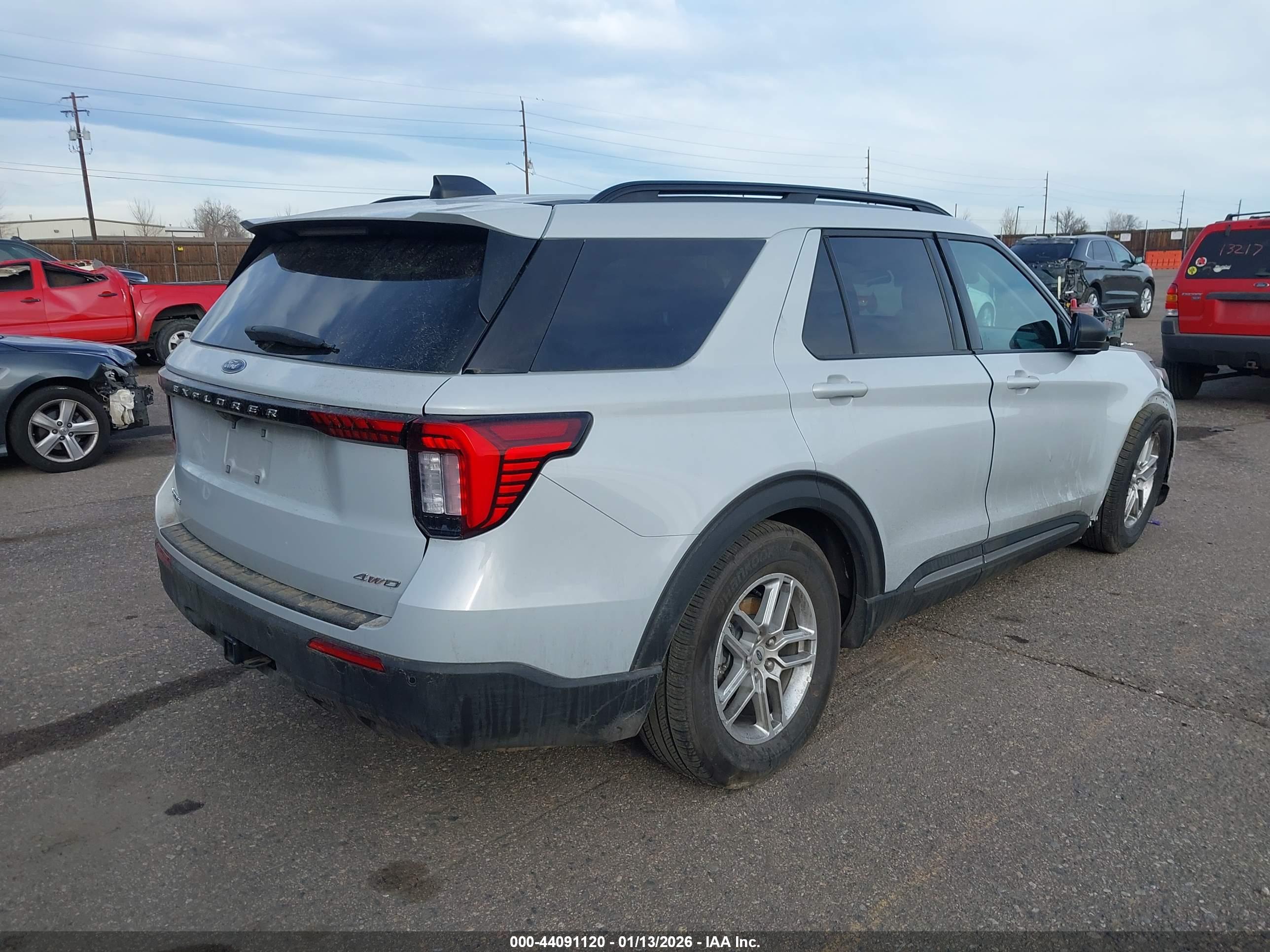 FORD EXPLORER image 4
