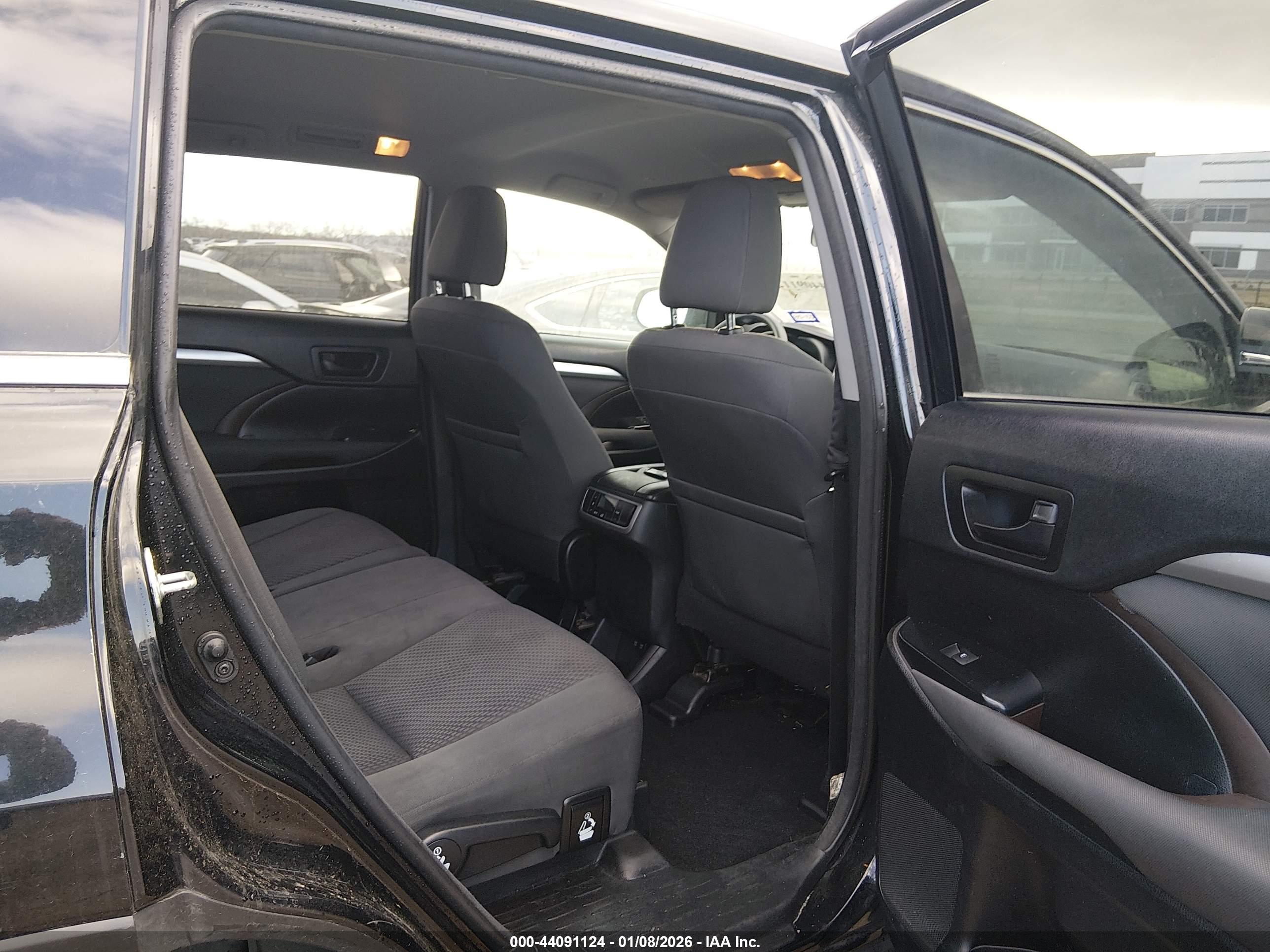 TOYOTA HIGHLANDER image 8