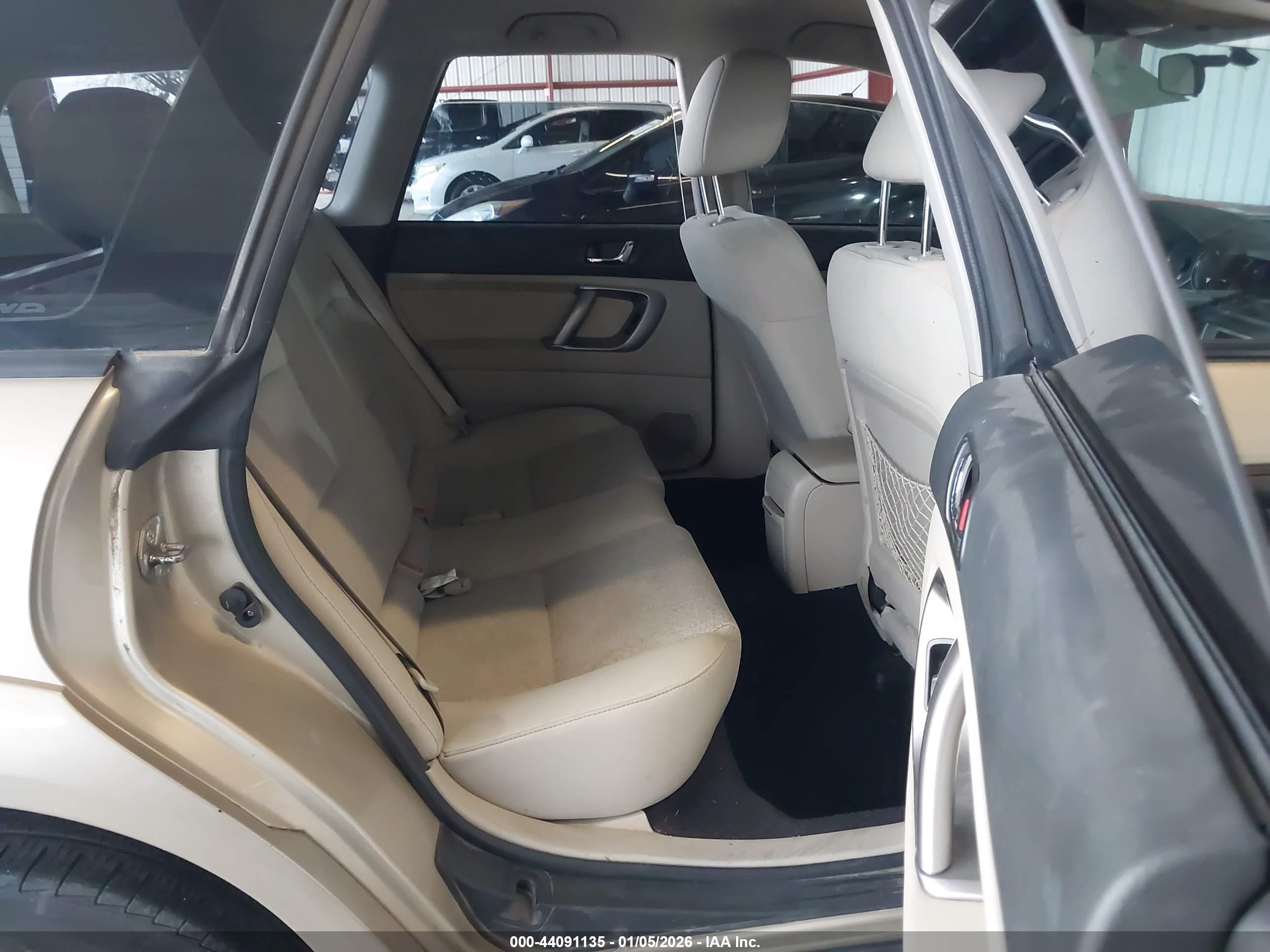SUBARU OUTBACK image 8