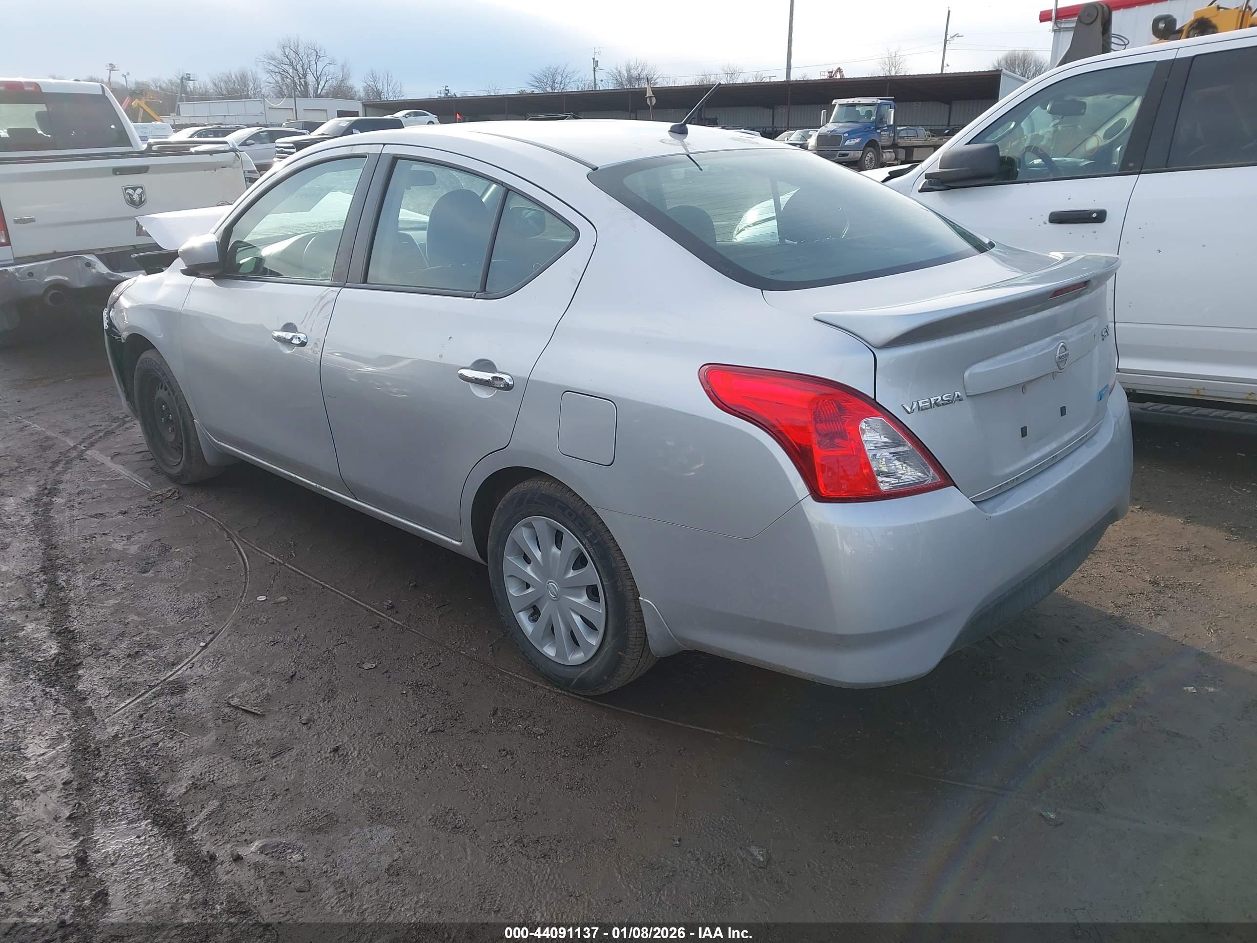 NISSAN VERSA image 3