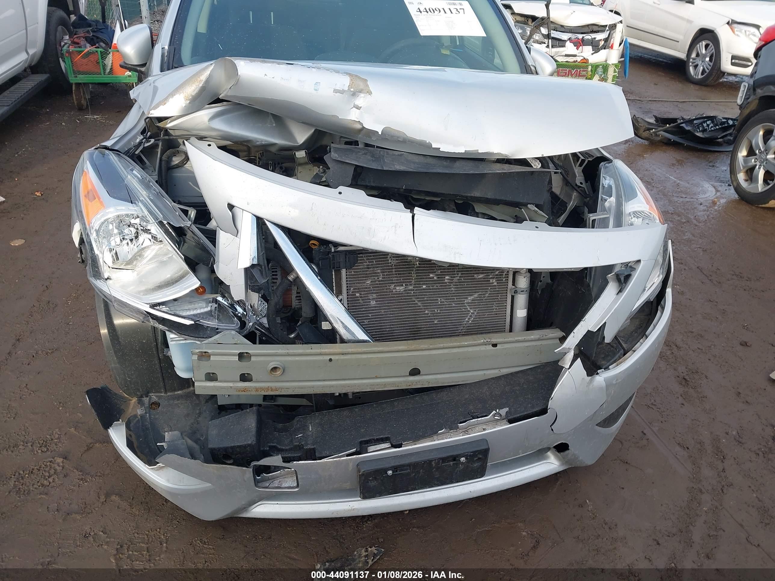NISSAN VERSA image 6