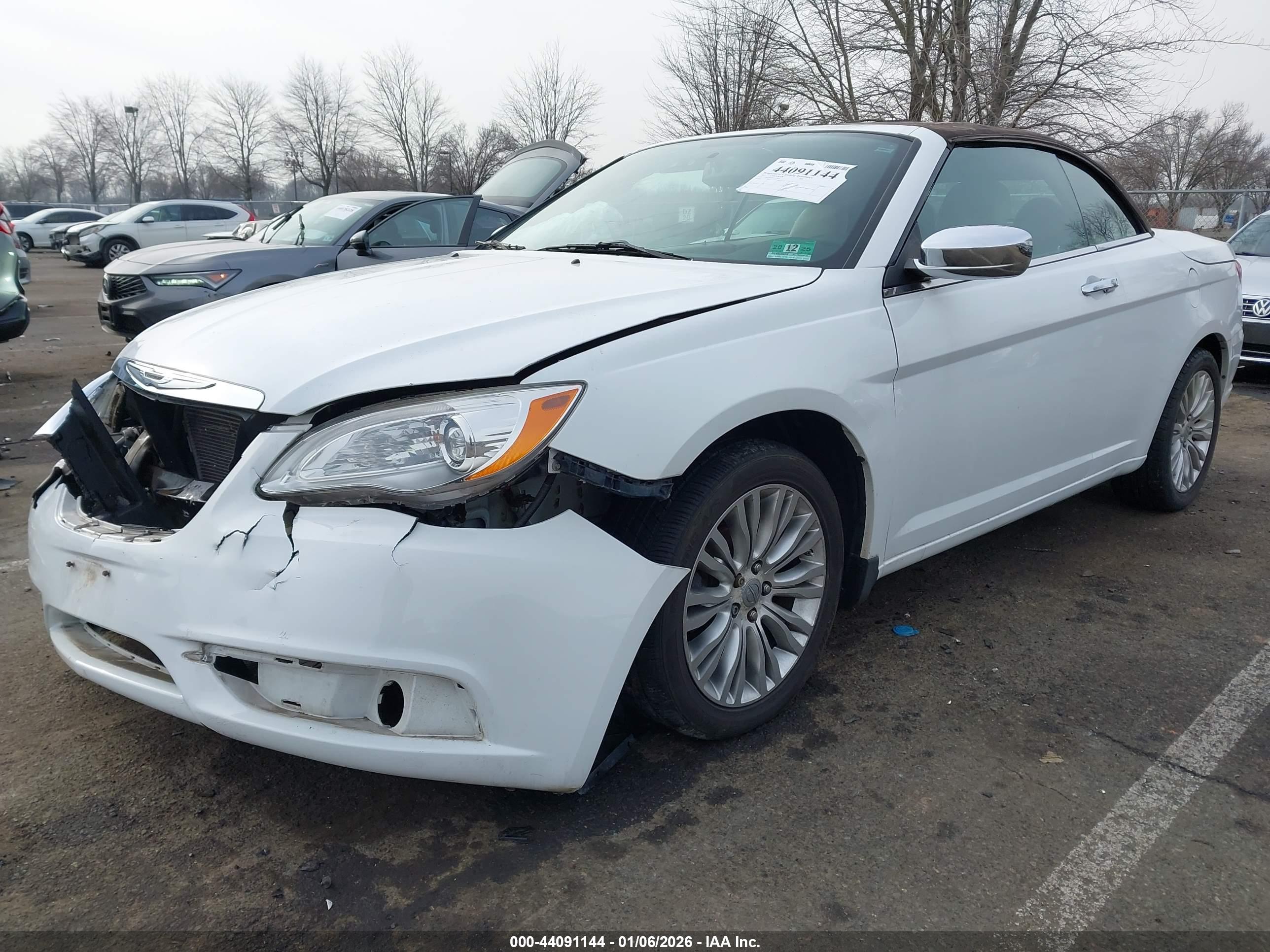 CHRYSLER 200 image 2