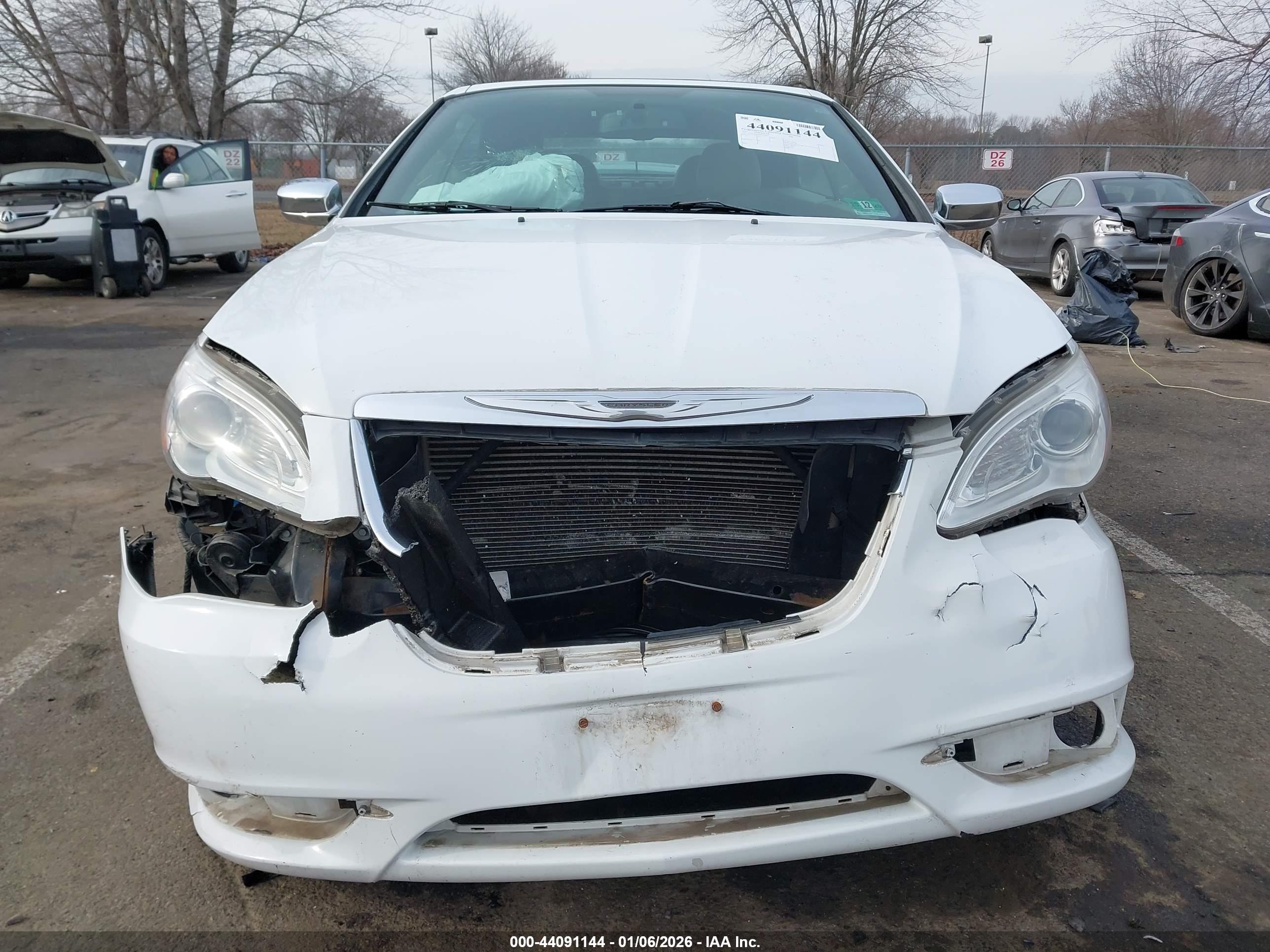 CHRYSLER 200 image 6