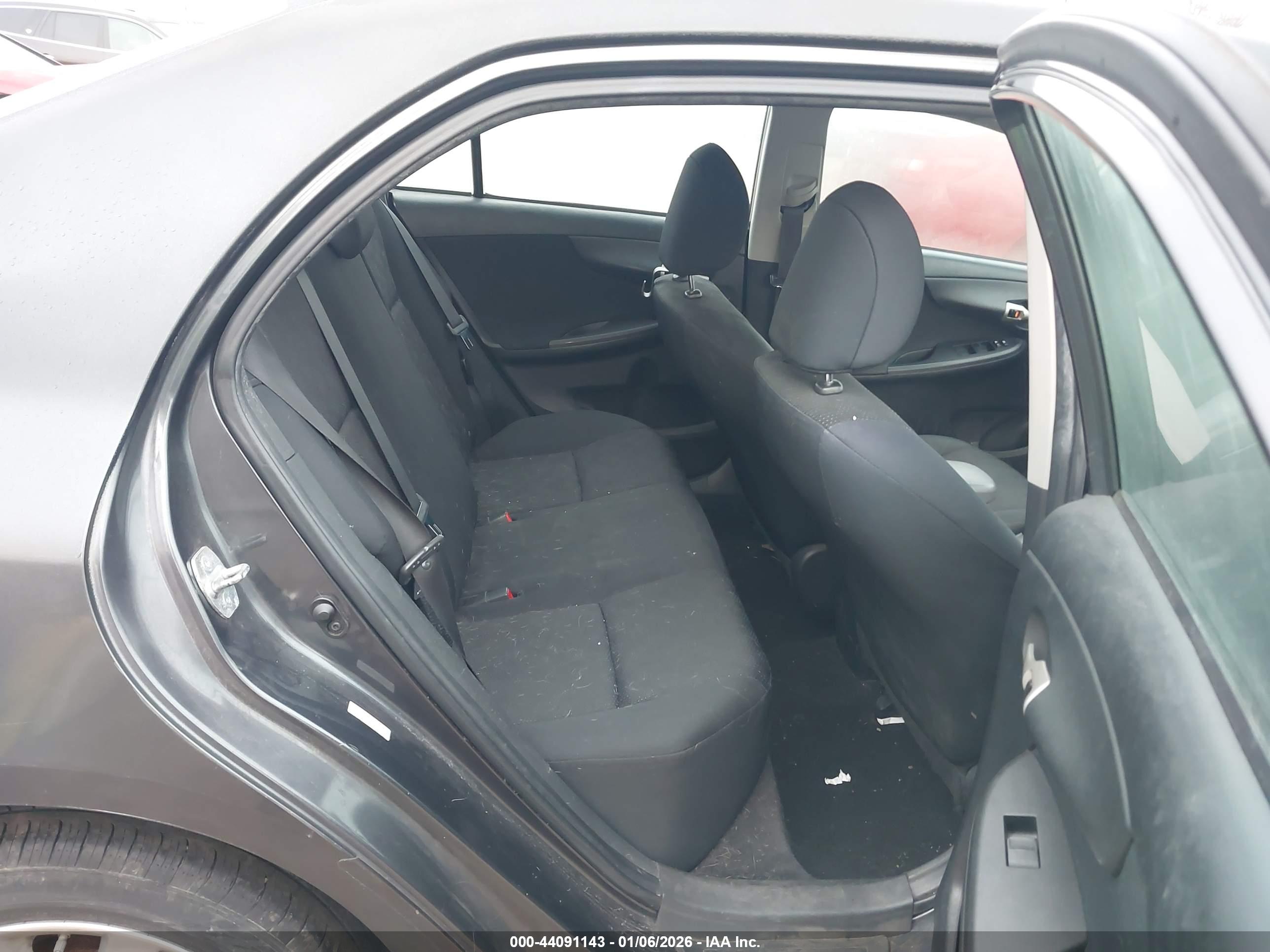 TOYOTA COROLLA image 8
