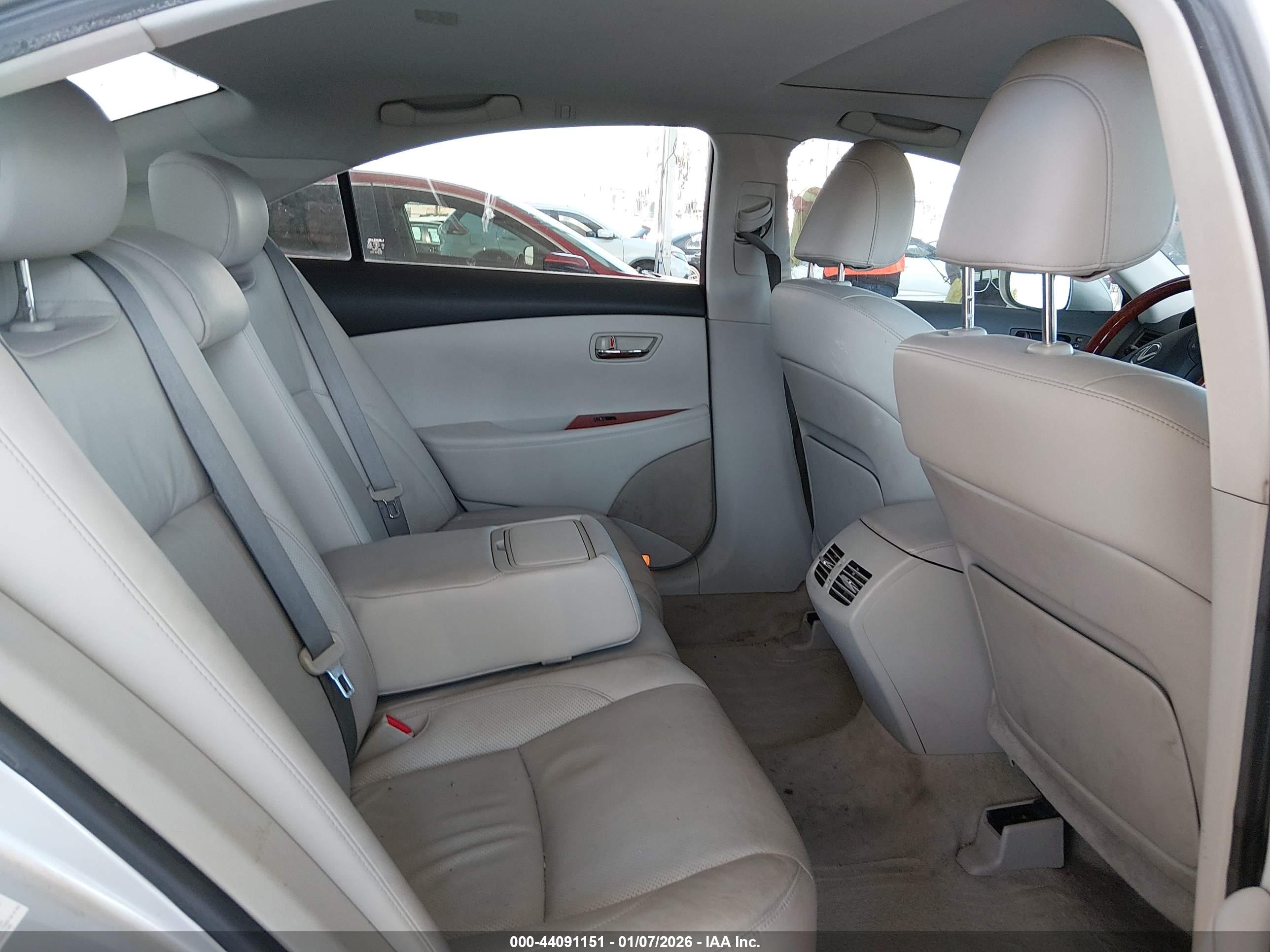 LEXUS ES image 8
