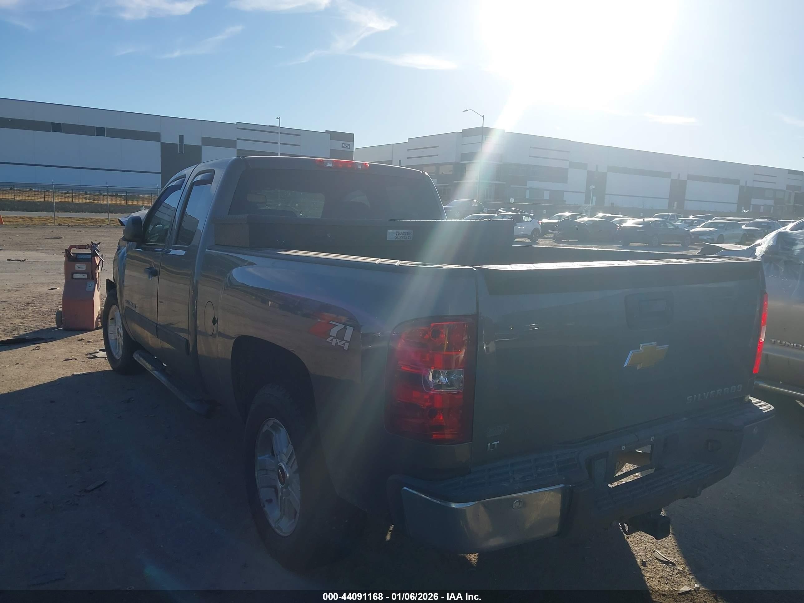CHEVROLET SILVERADO image 3