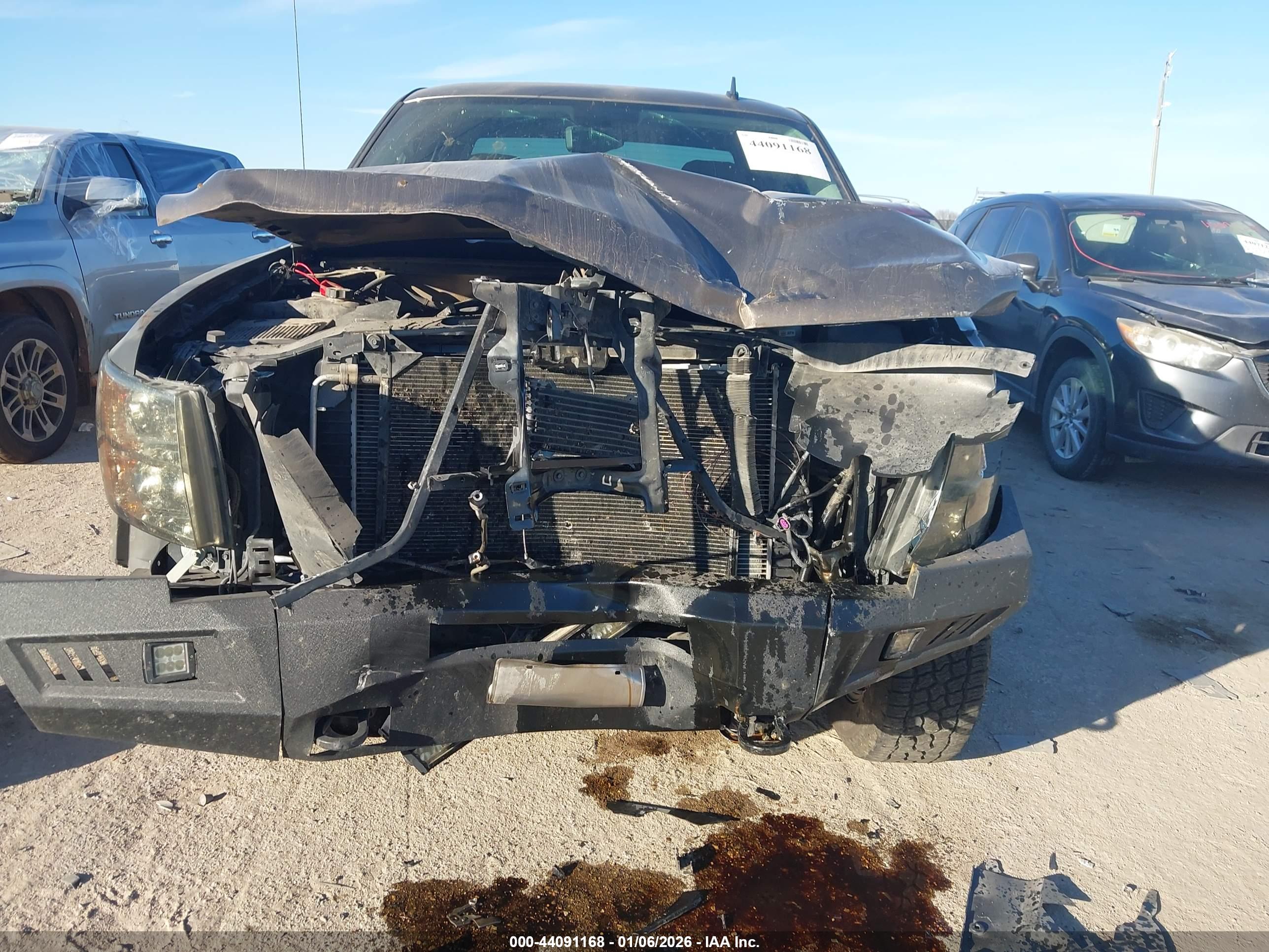CHEVROLET SILVERADO image 6