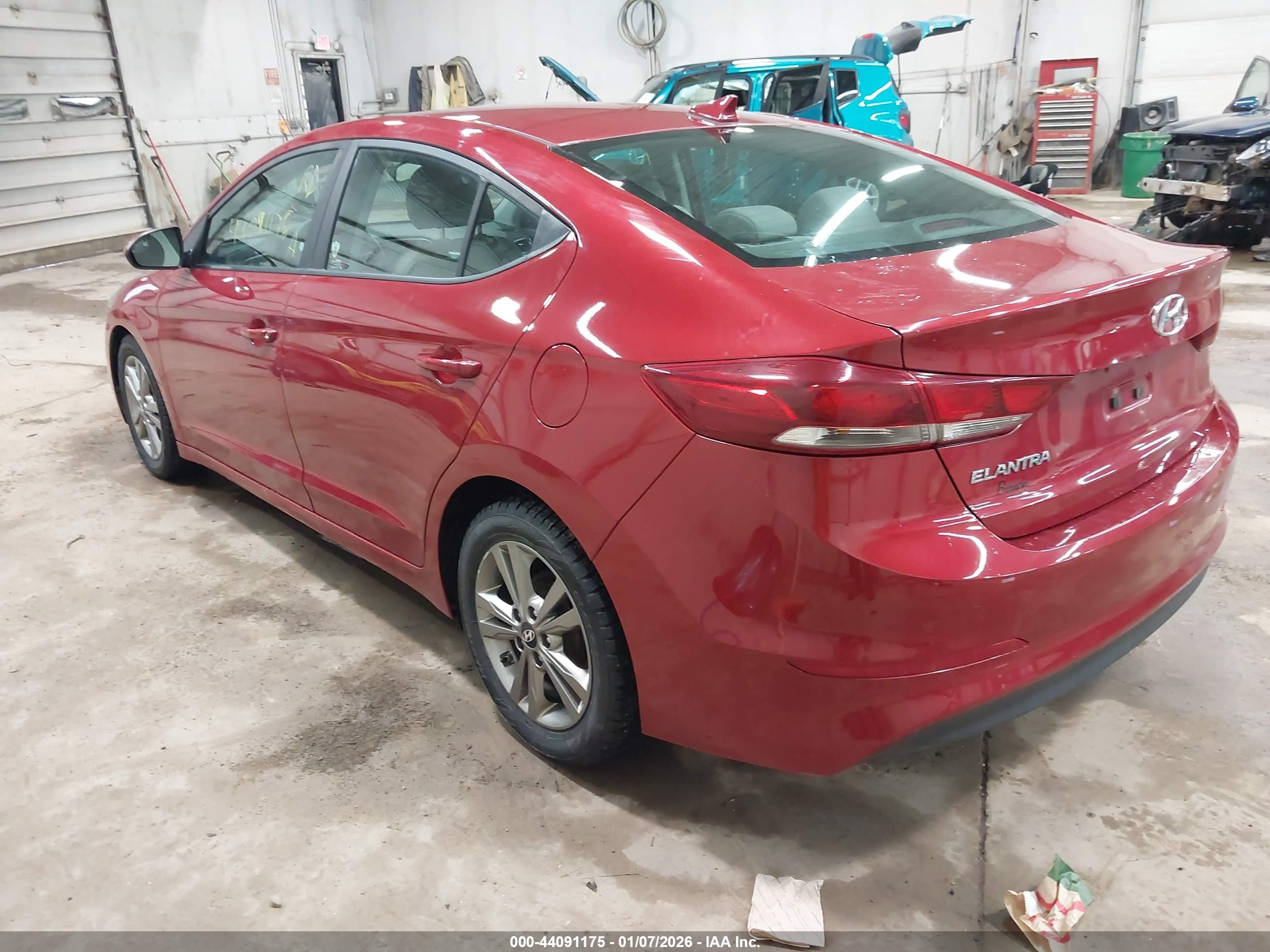 HYUNDAI ELANTRA image 3