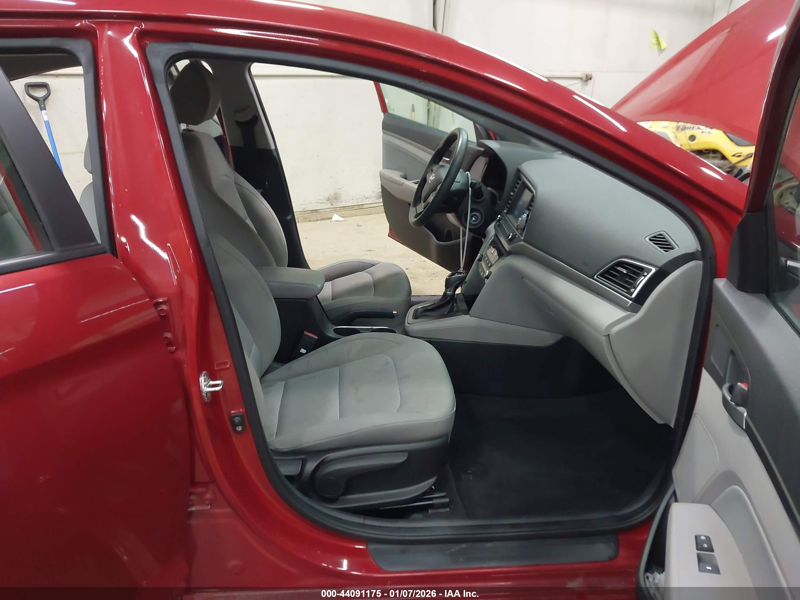 HYUNDAI ELANTRA image 5