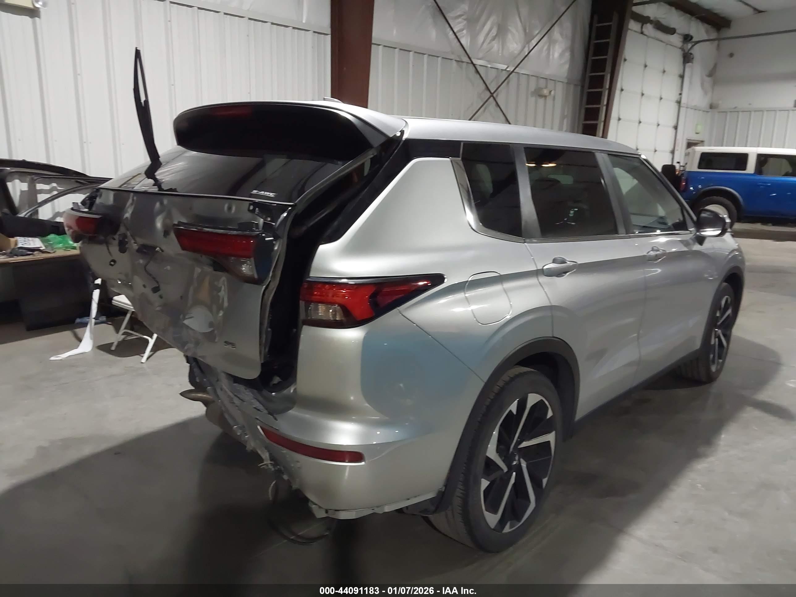 MITSUBISHI OUTLANDER image 4