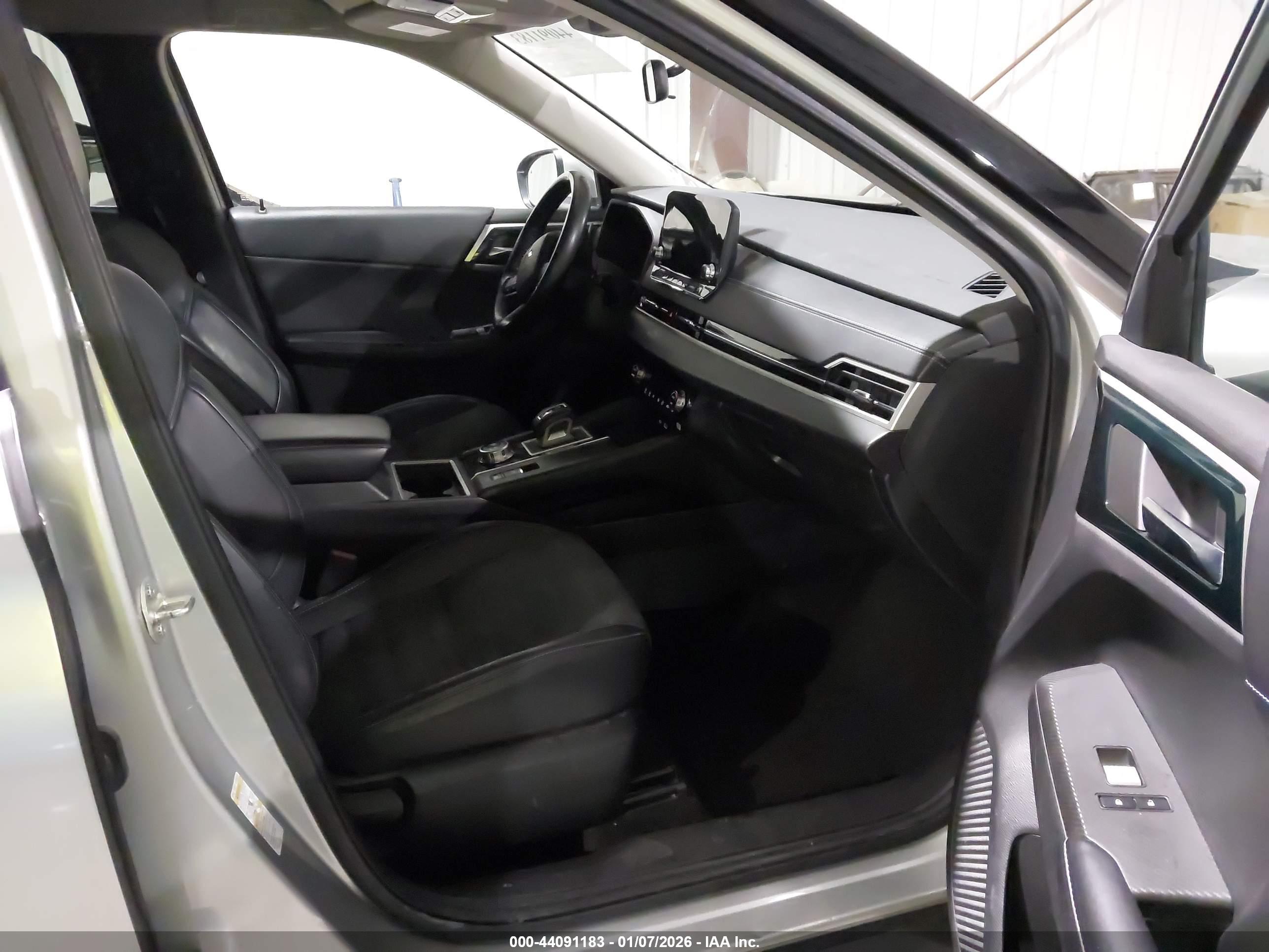 MITSUBISHI OUTLANDER image 5