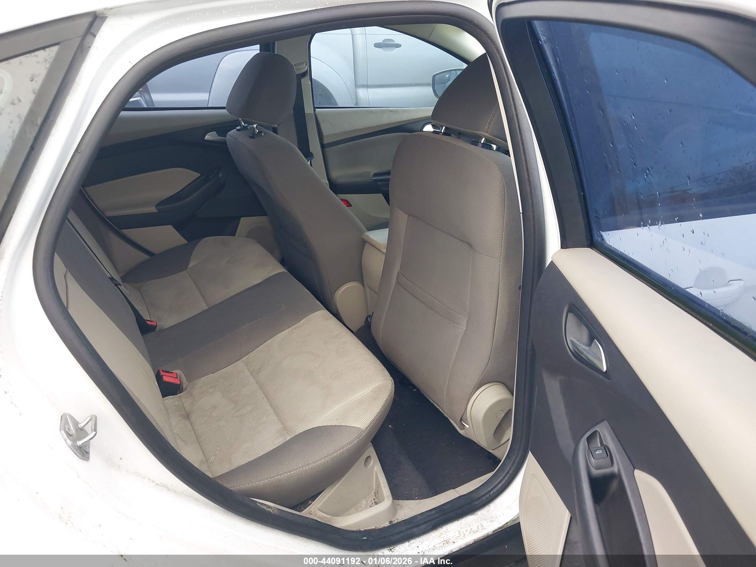 FORD FOCUS image 8