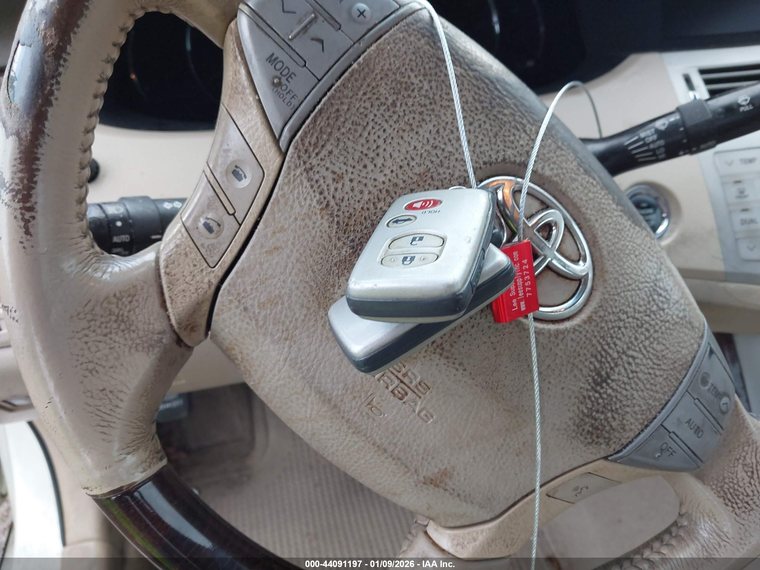 TOYOTA AVALON image 11
