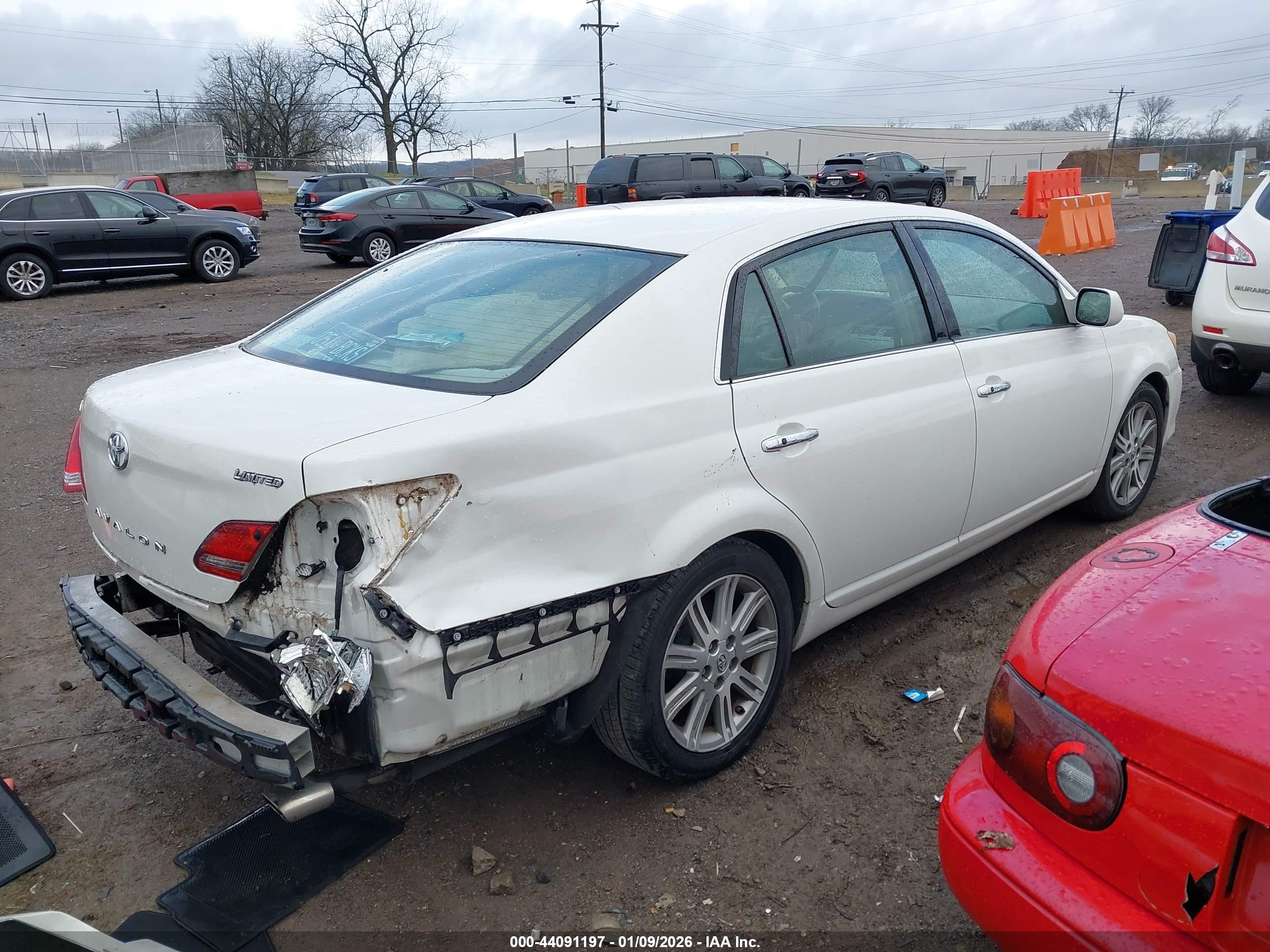 TOYOTA AVALON image 4