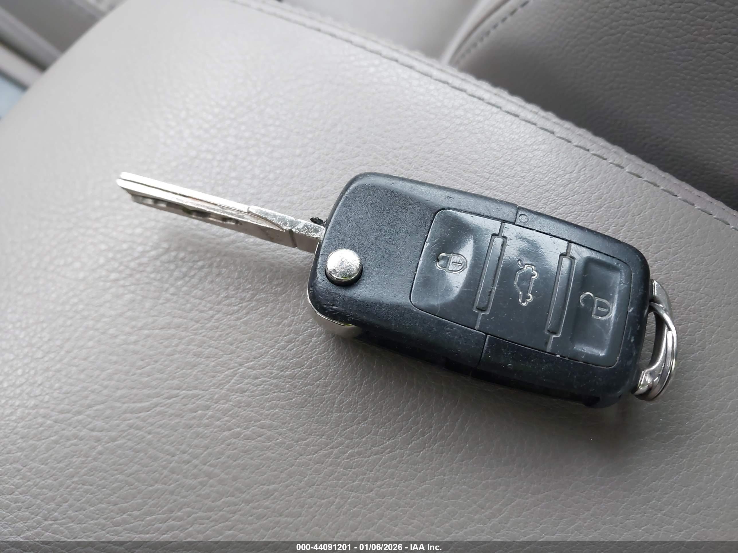 VOLKSWAGEN TIGUAN image 11