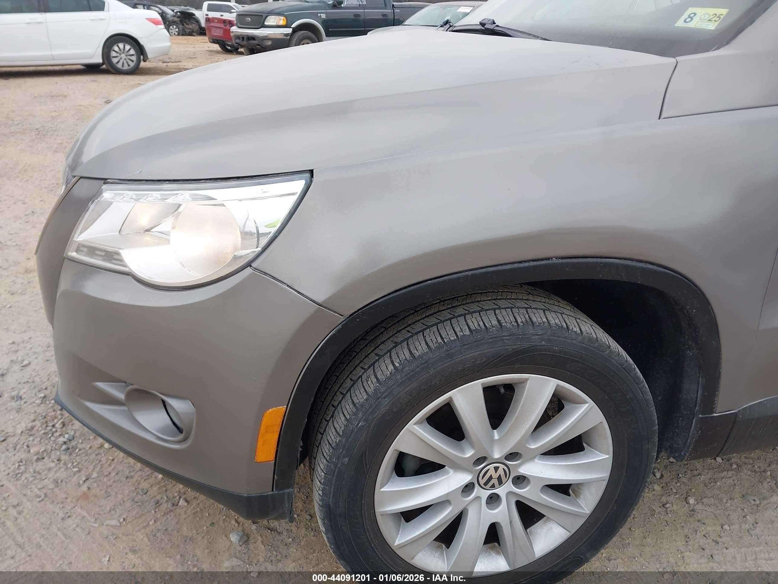 VOLKSWAGEN TIGUAN image 6