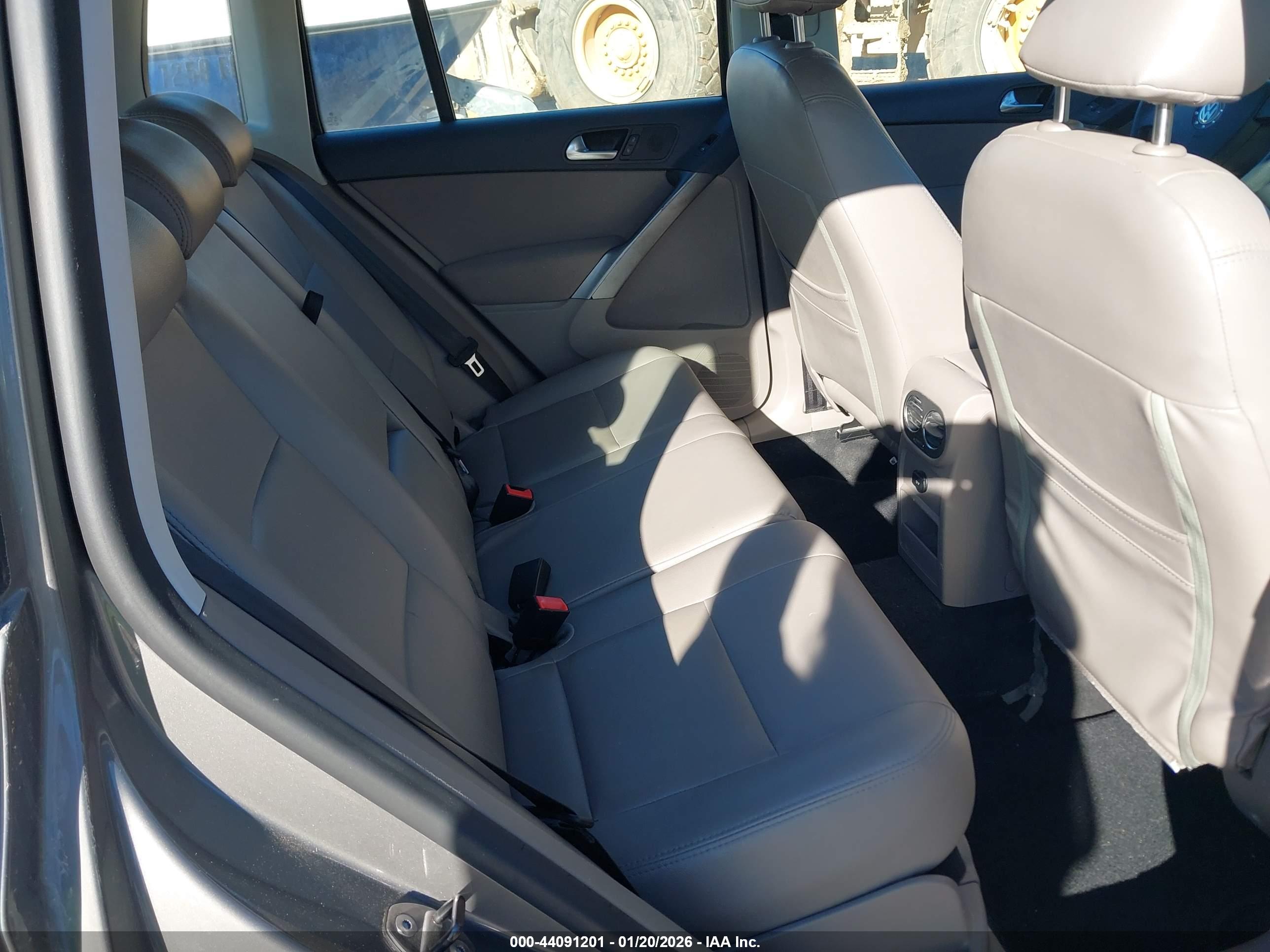 VOLKSWAGEN TIGUAN image 8