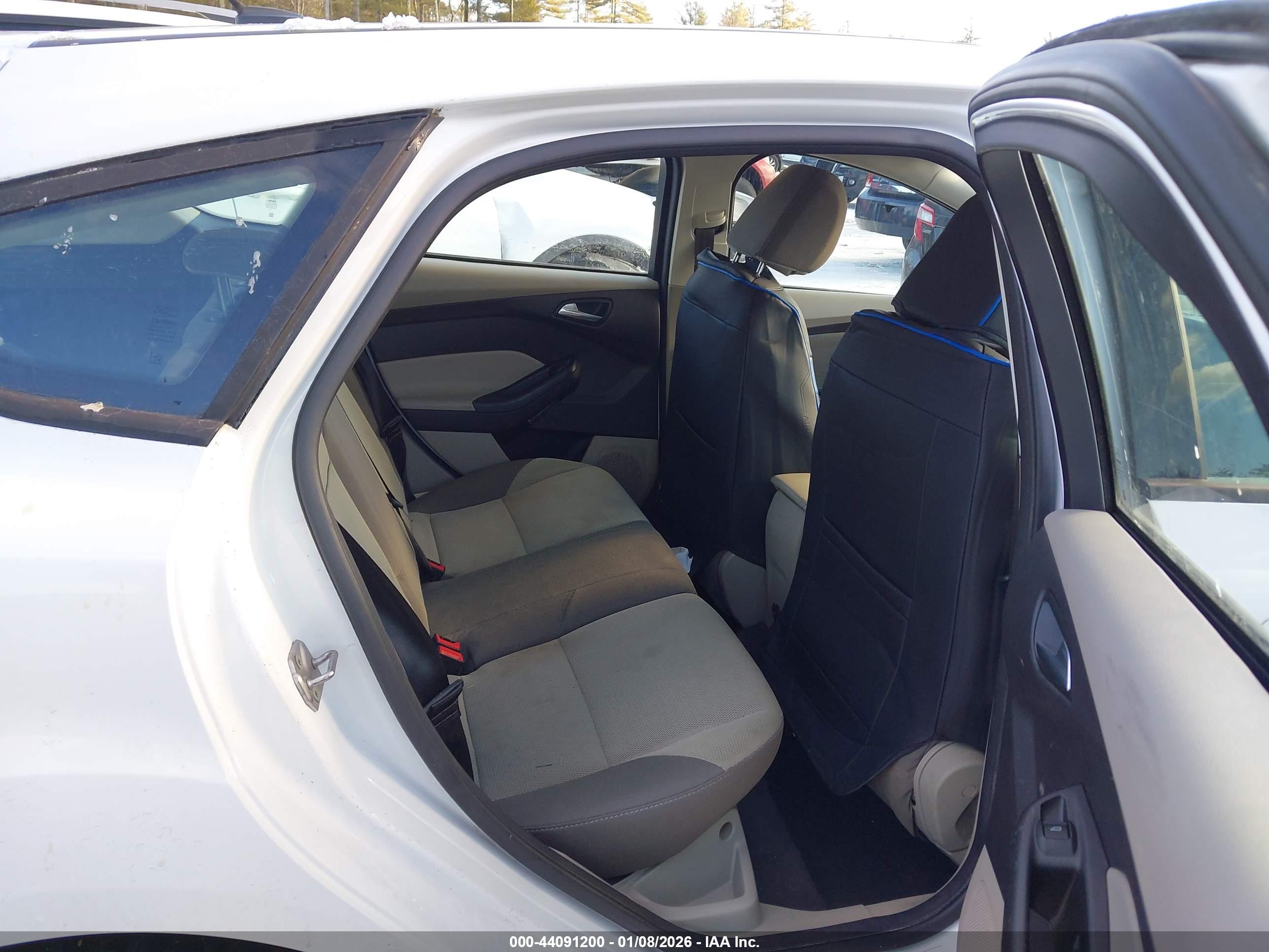 FORD FOCUS image 8
