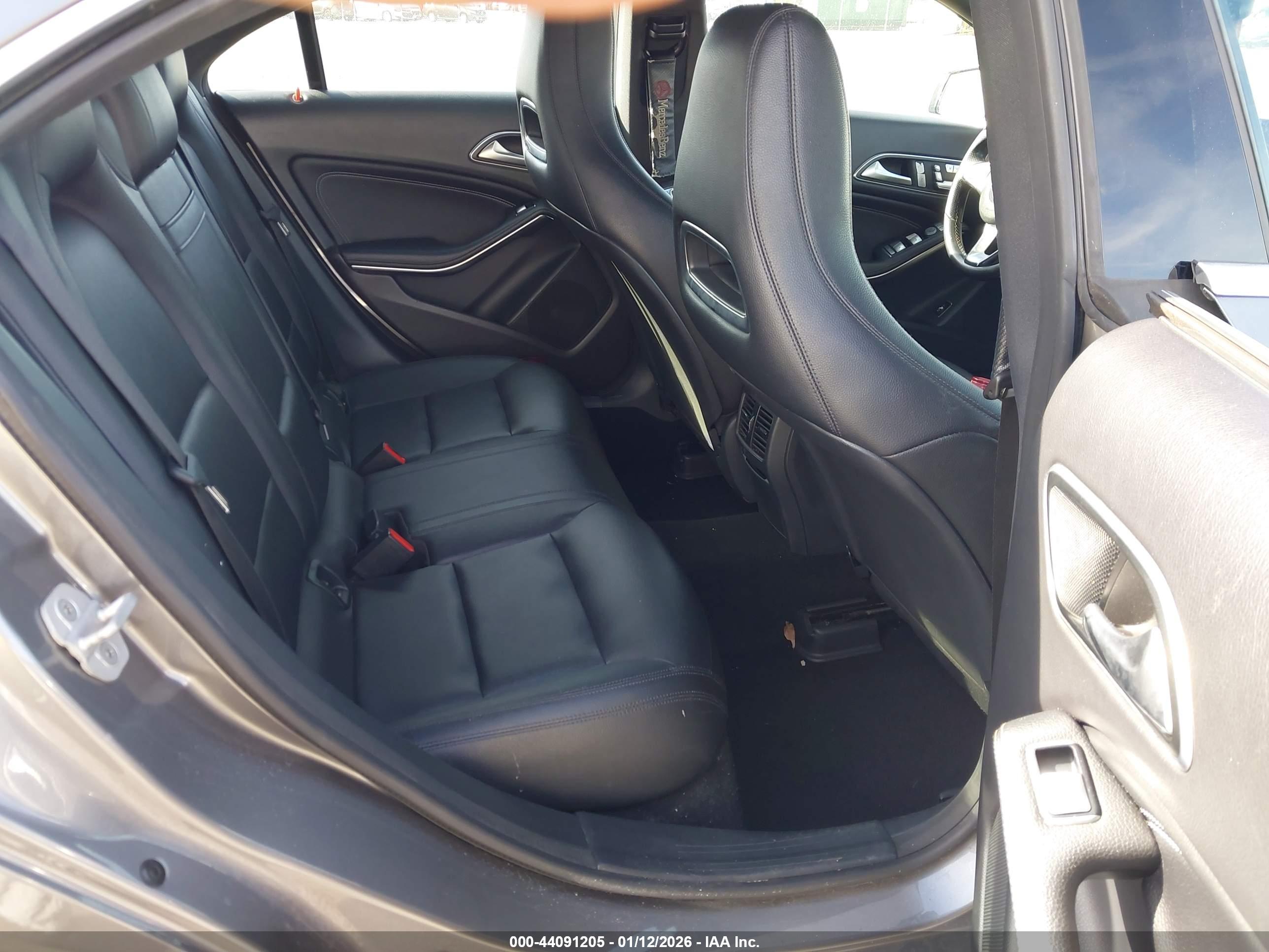 MERCEDES-BENZ CLA image 8
