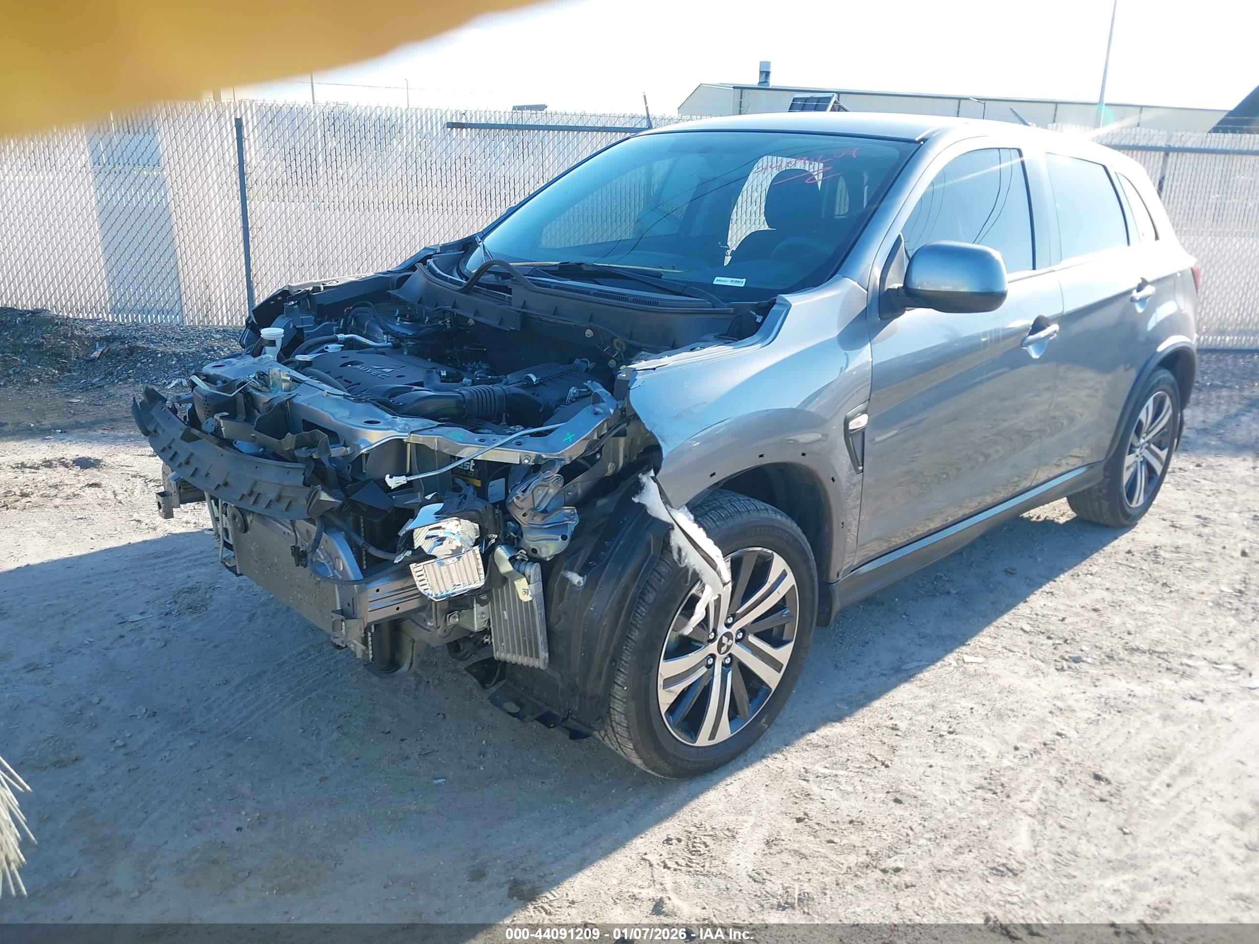 MITSUBISHI OUTLANDER image 2
