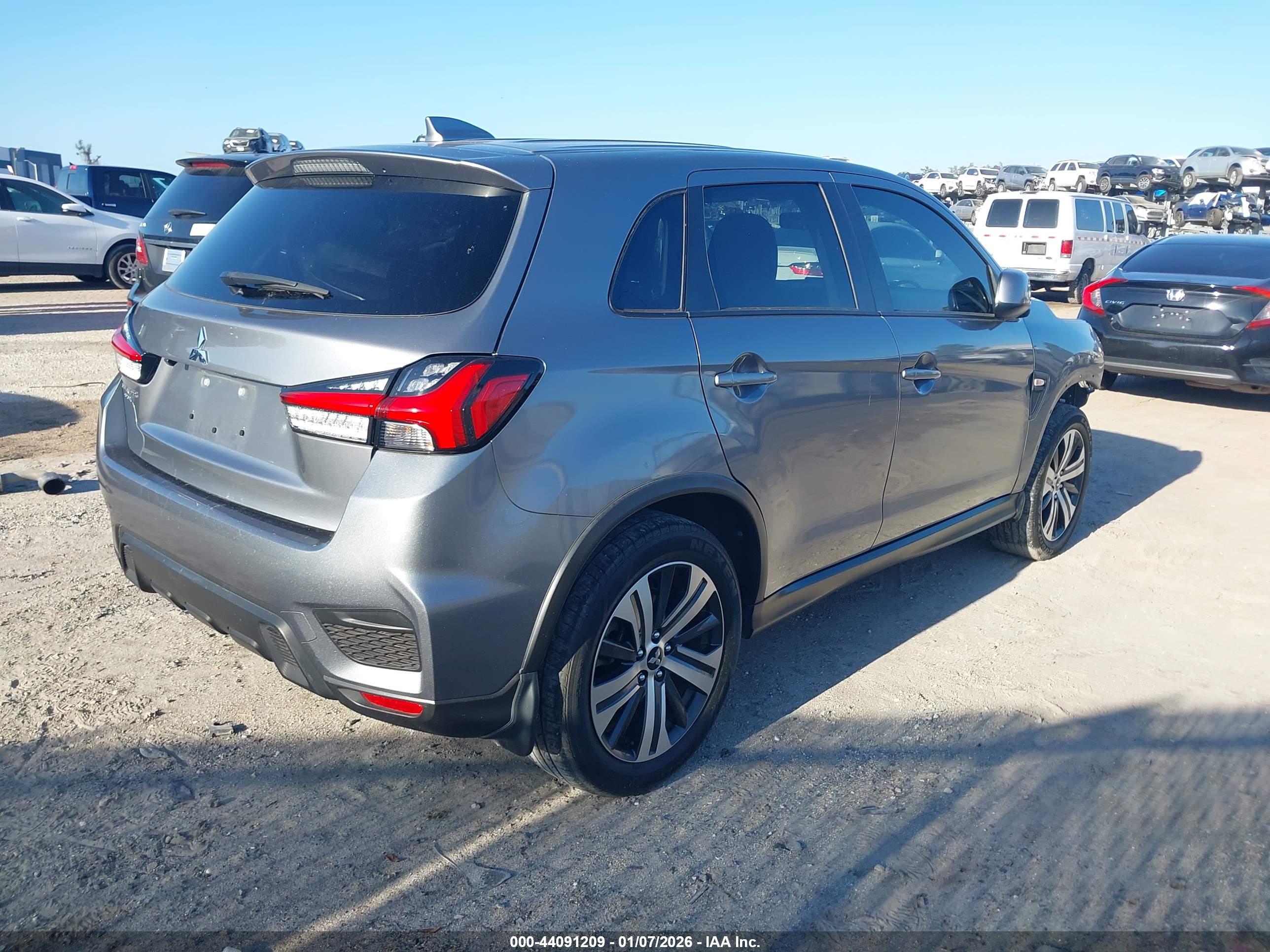 MITSUBISHI OUTLANDER image 4