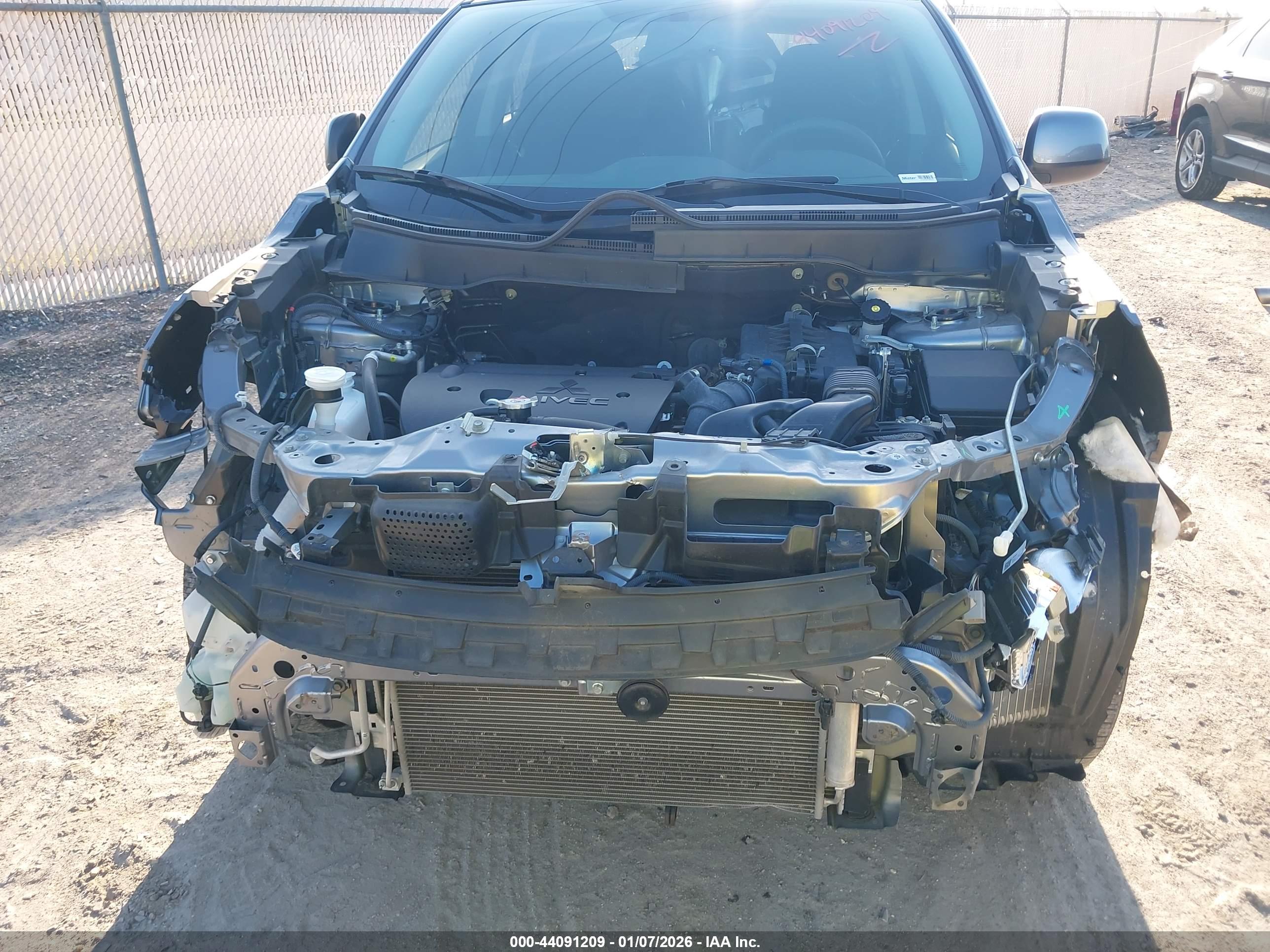 MITSUBISHI OUTLANDER image 6