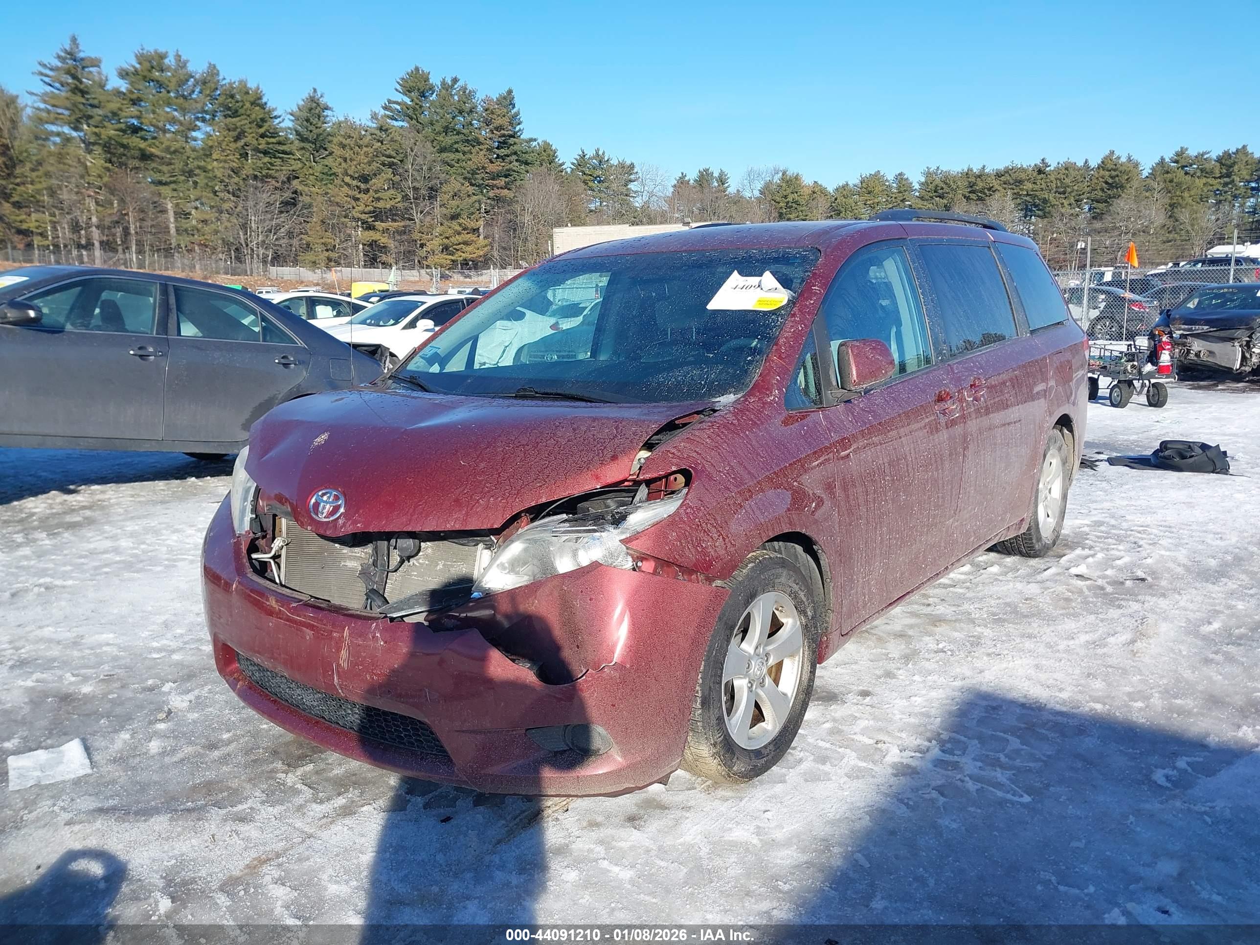 TOYOTA SIENNA image 2