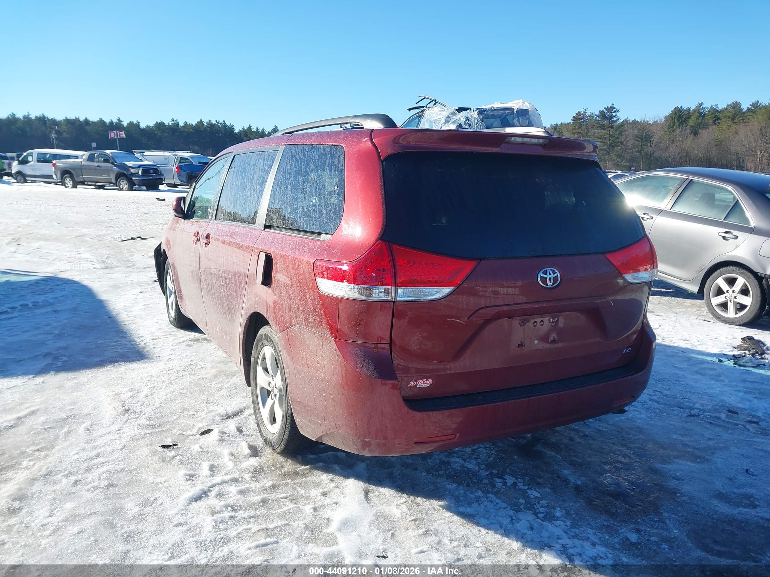 TOYOTA SIENNA image 3
