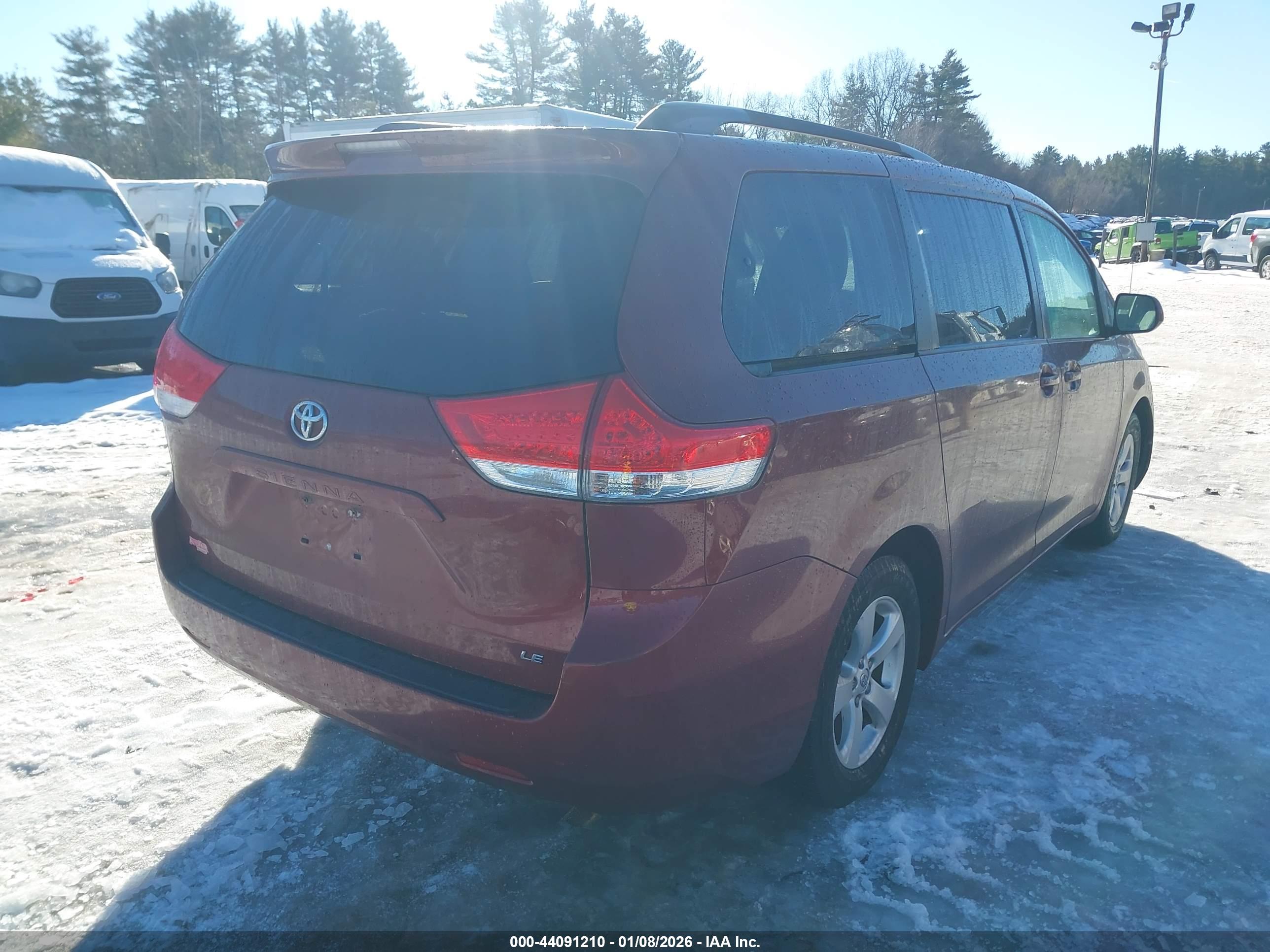 TOYOTA SIENNA image 4