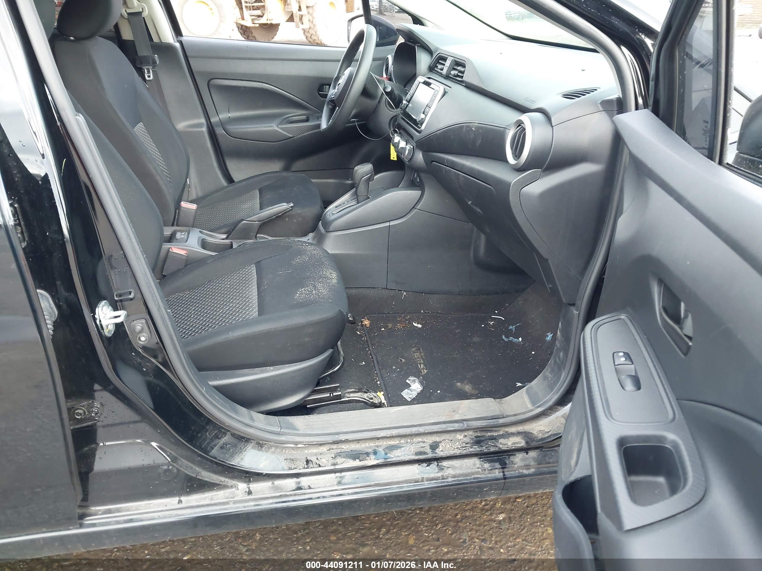 NISSAN VERSA image 5