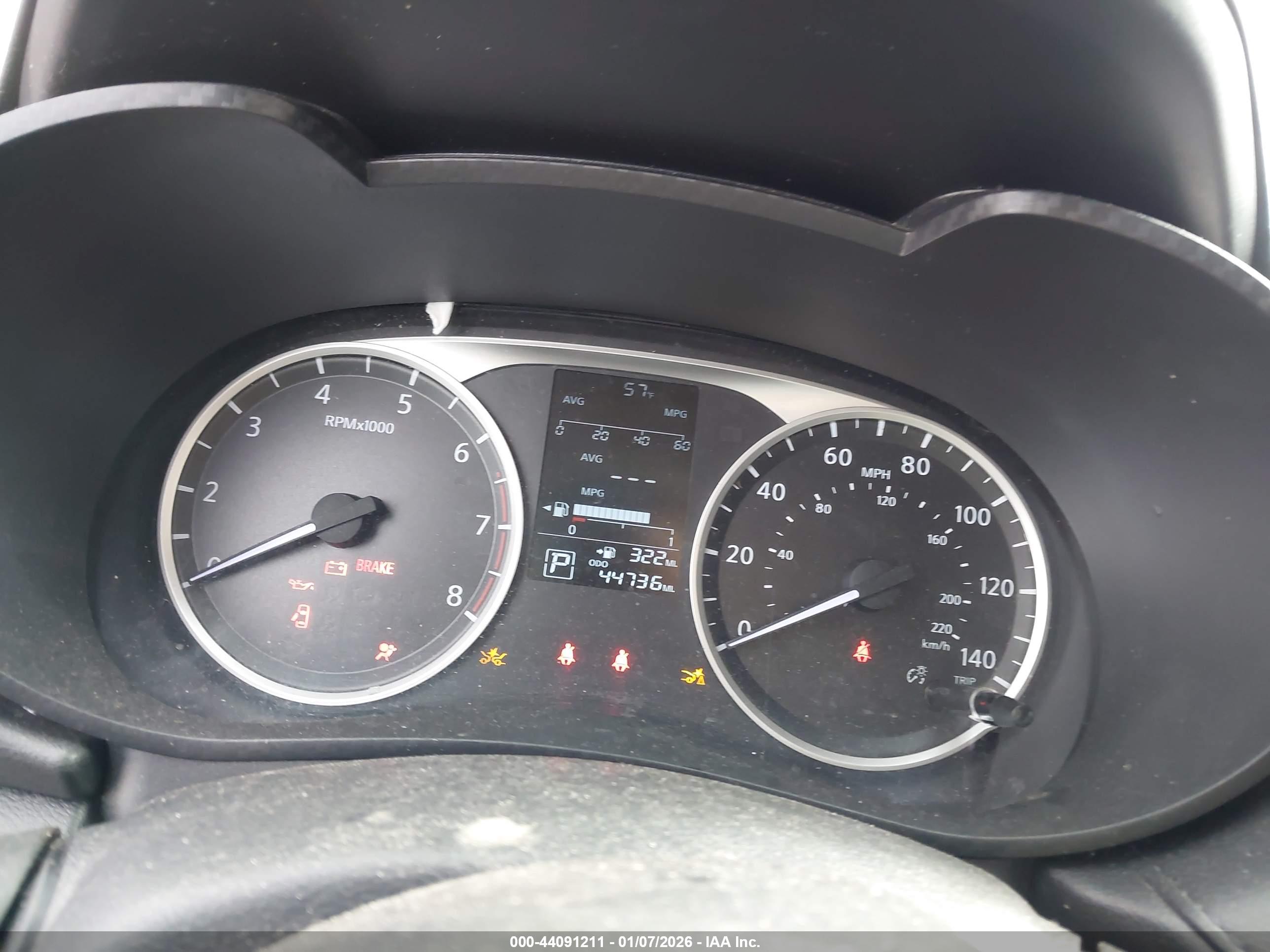 NISSAN VERSA image 7