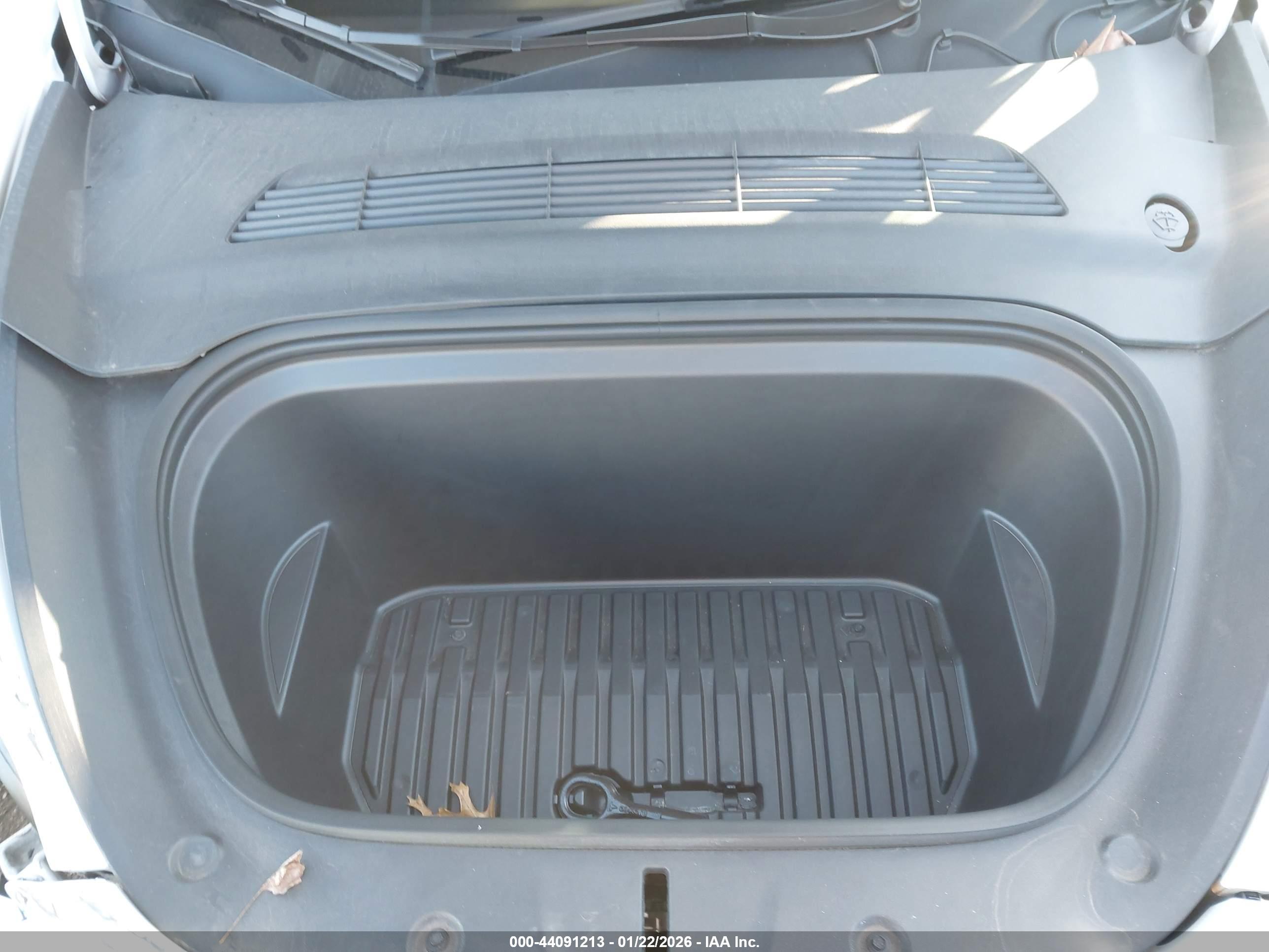 TESLA MODEL image 10