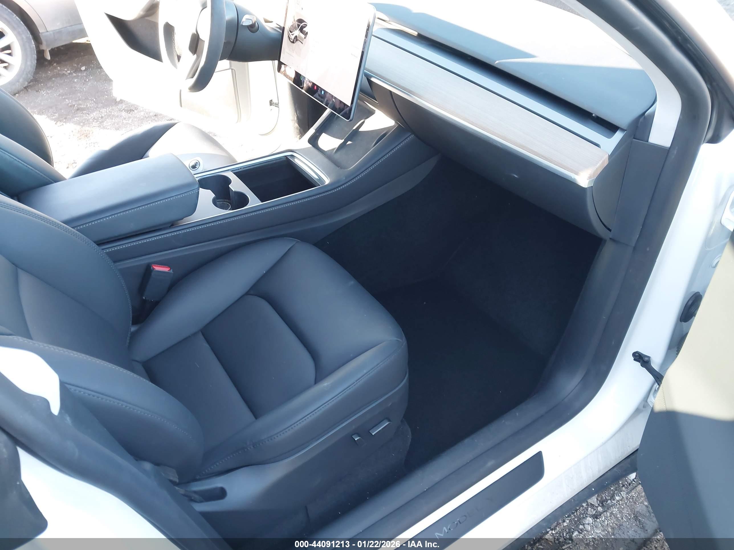 TESLA MODEL image 5