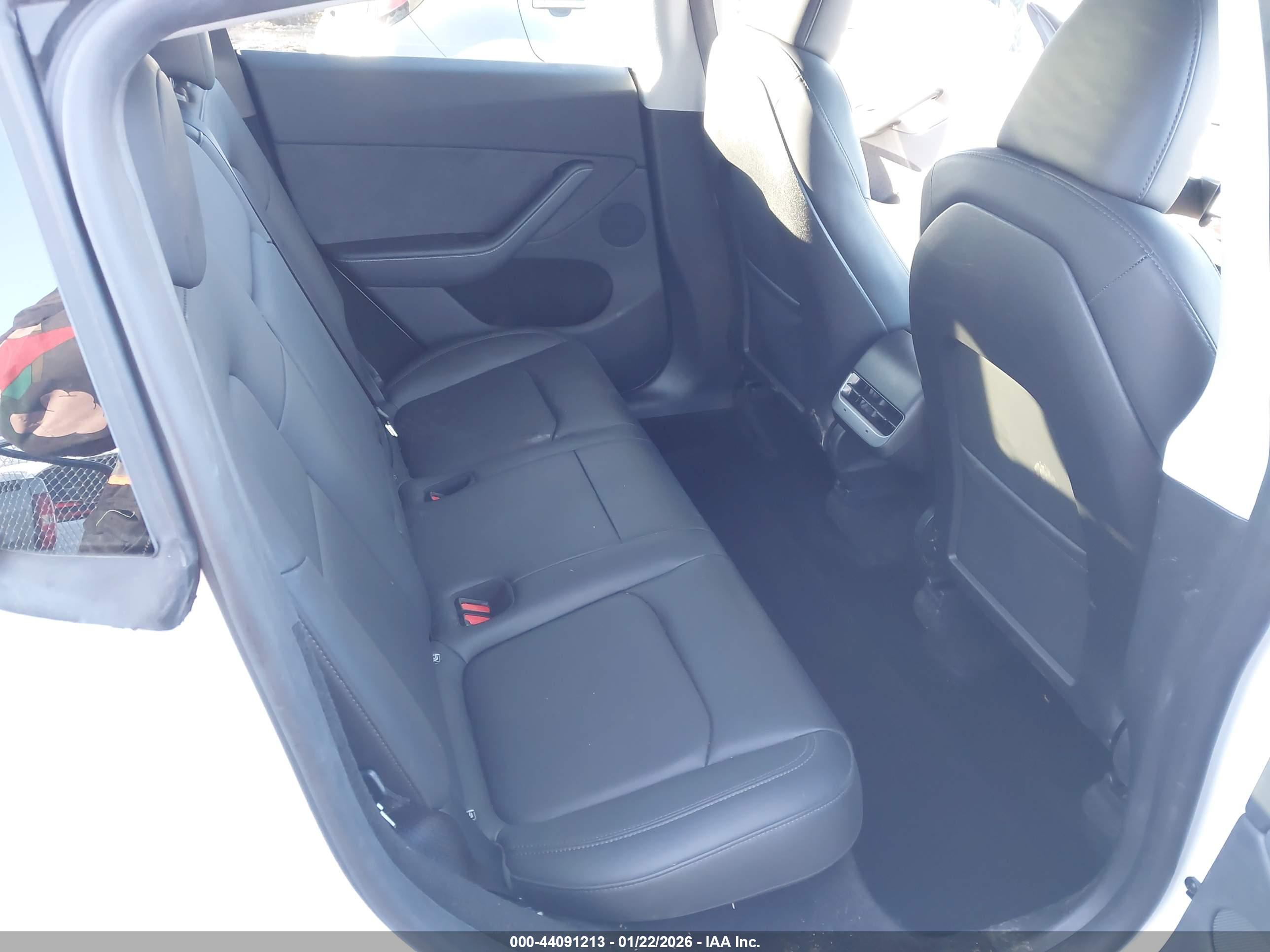 TESLA MODEL image 8