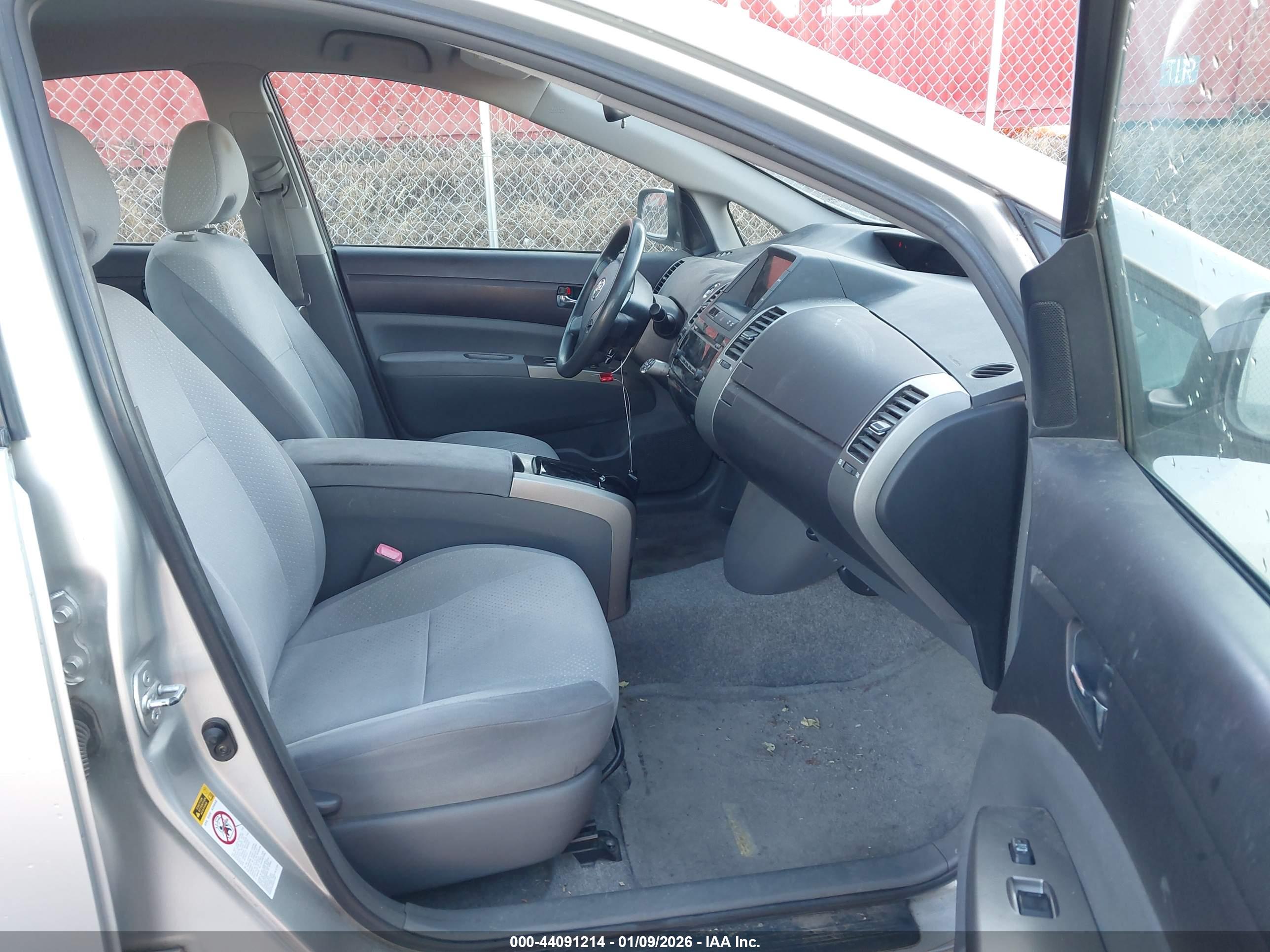 TOYOTA PRIUS image 5