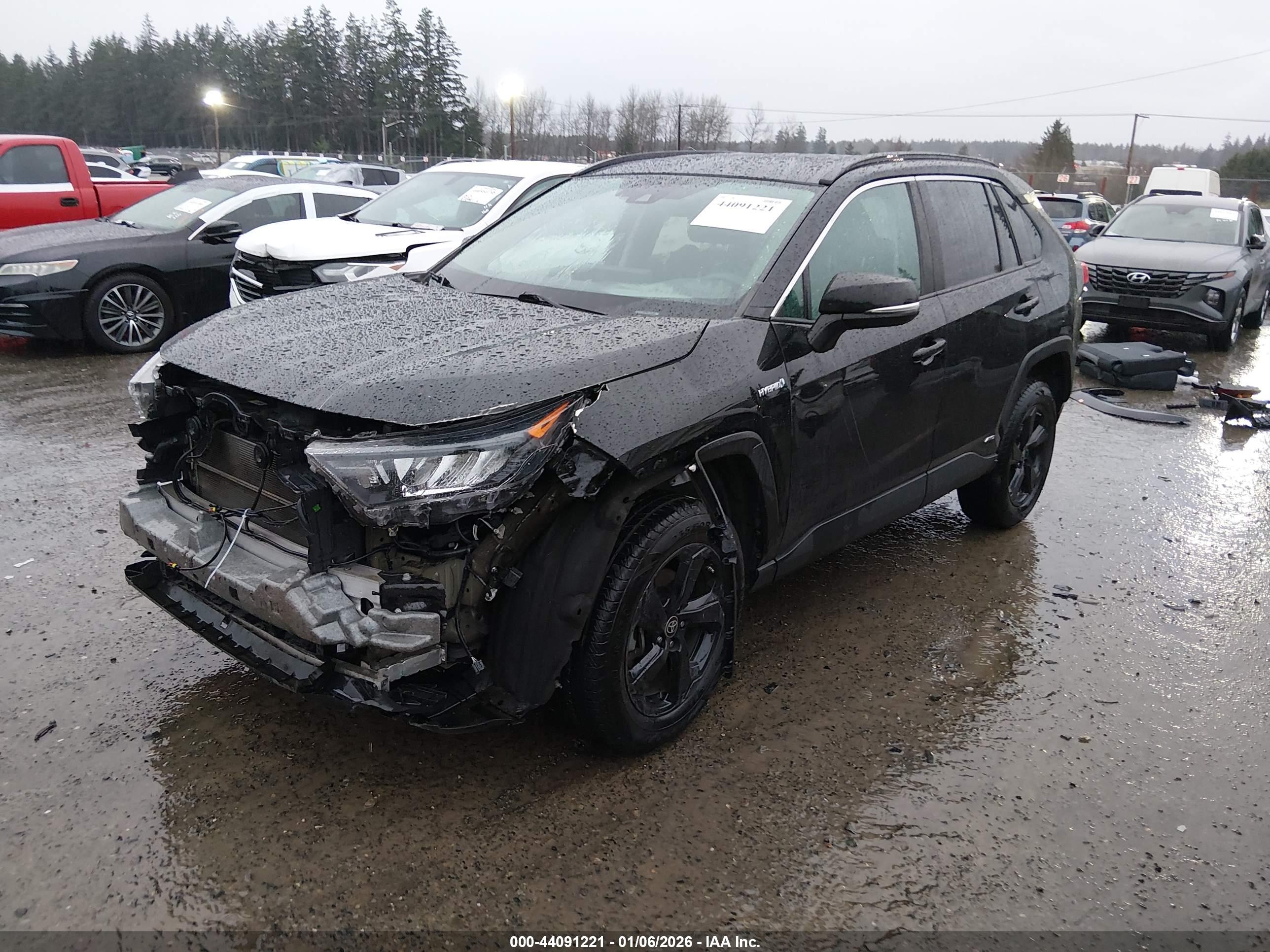 TOYOTA RAV4 image 2