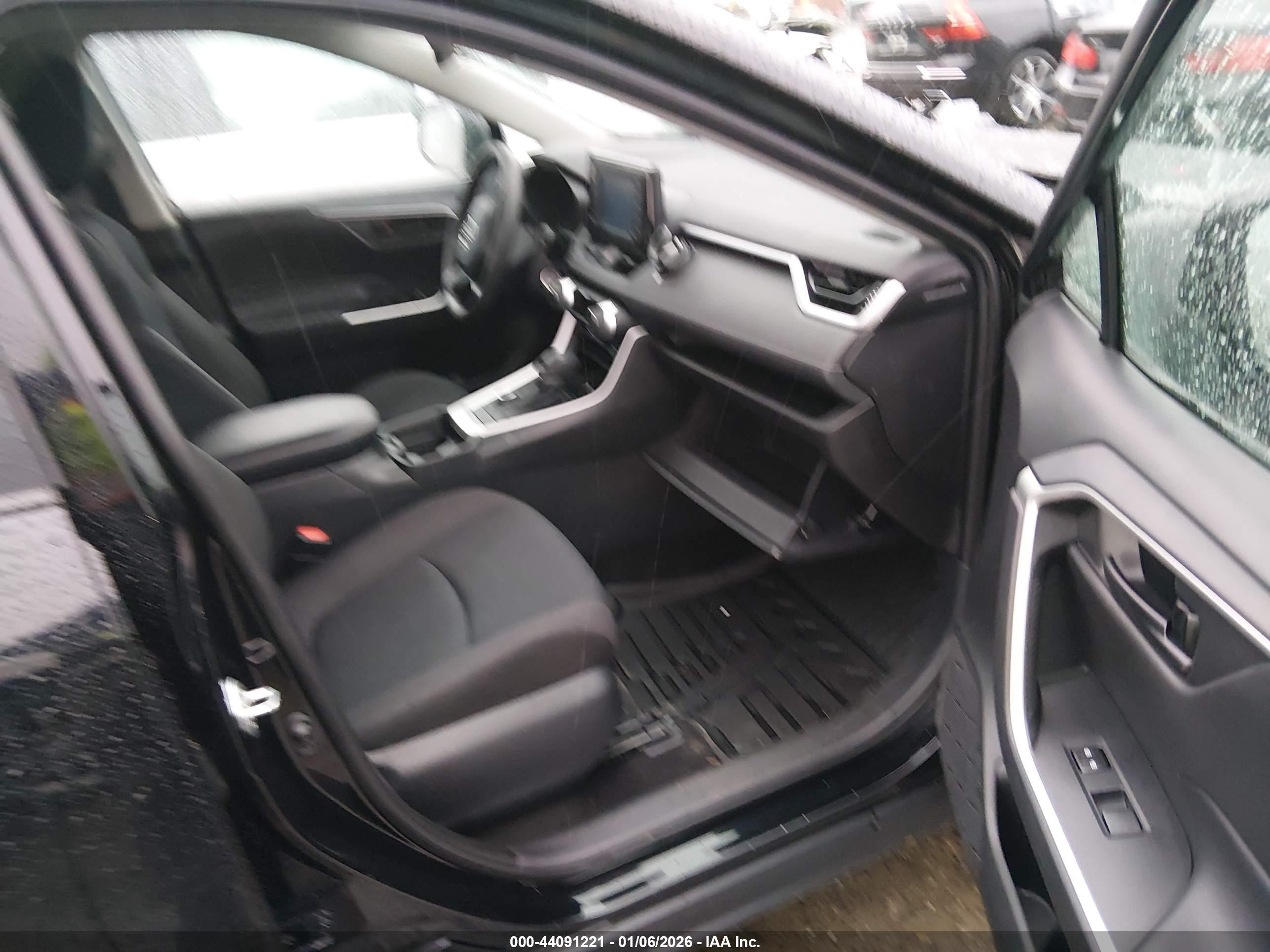 TOYOTA RAV4 image 5