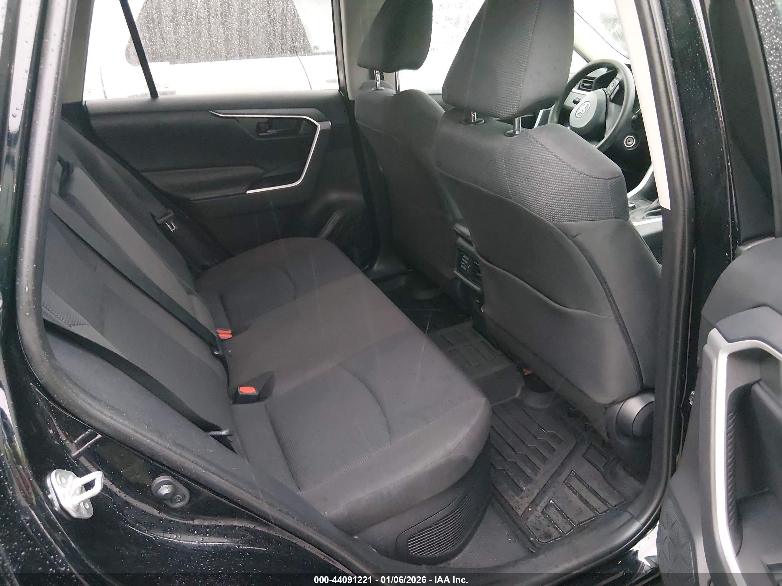 TOYOTA RAV4 image 8
