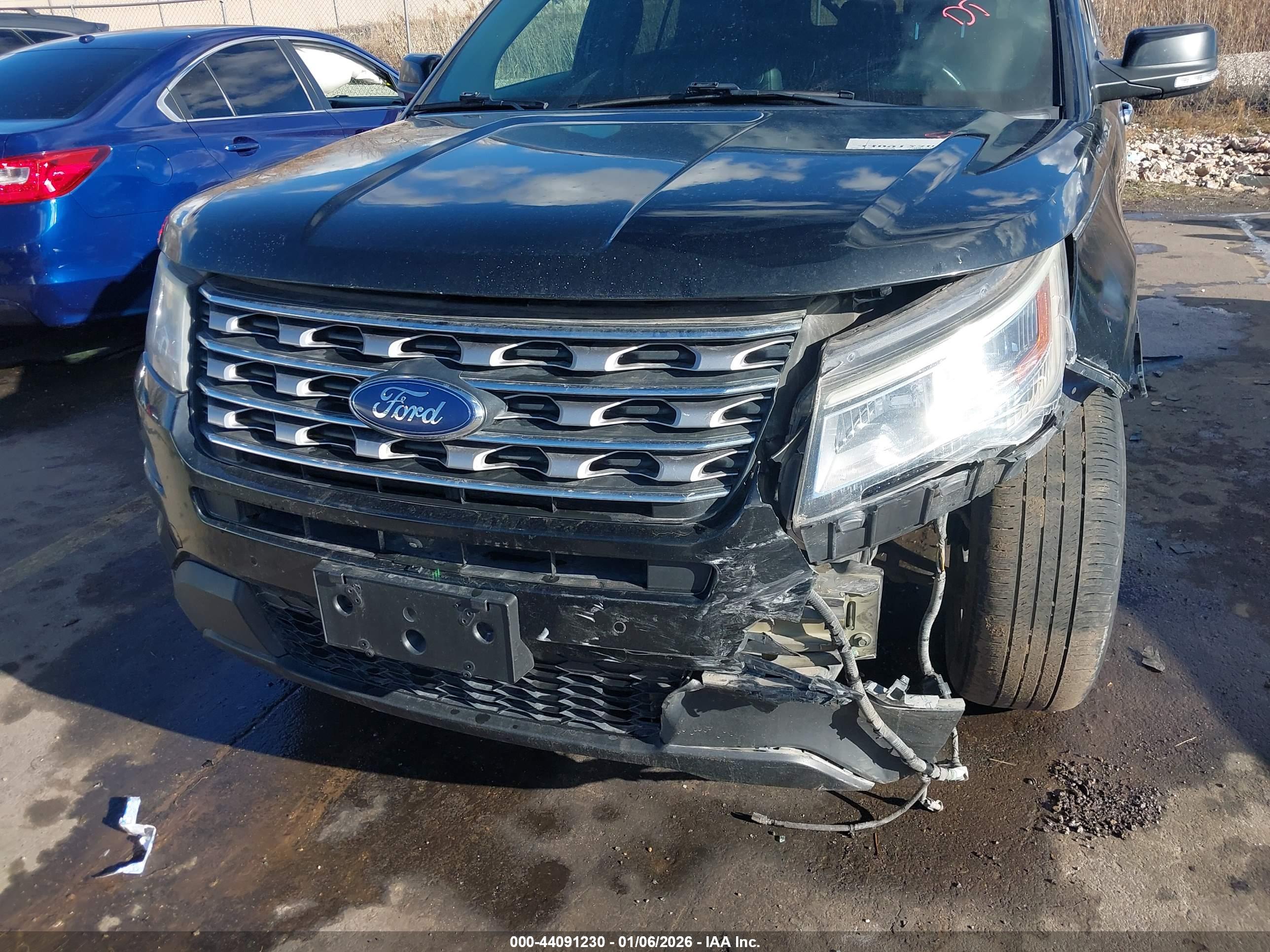 FORD EXPLORER image 6