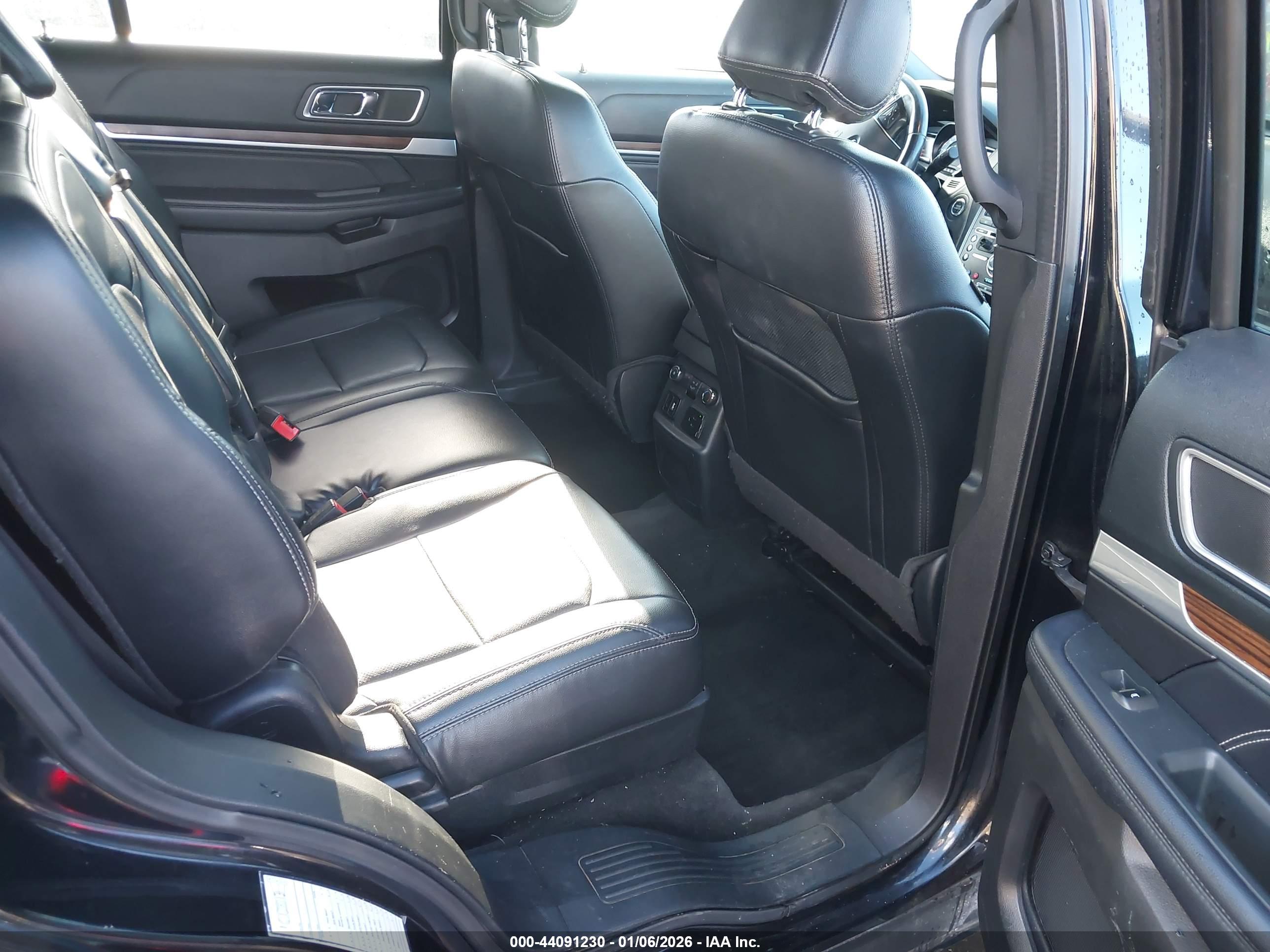 FORD EXPLORER image 8