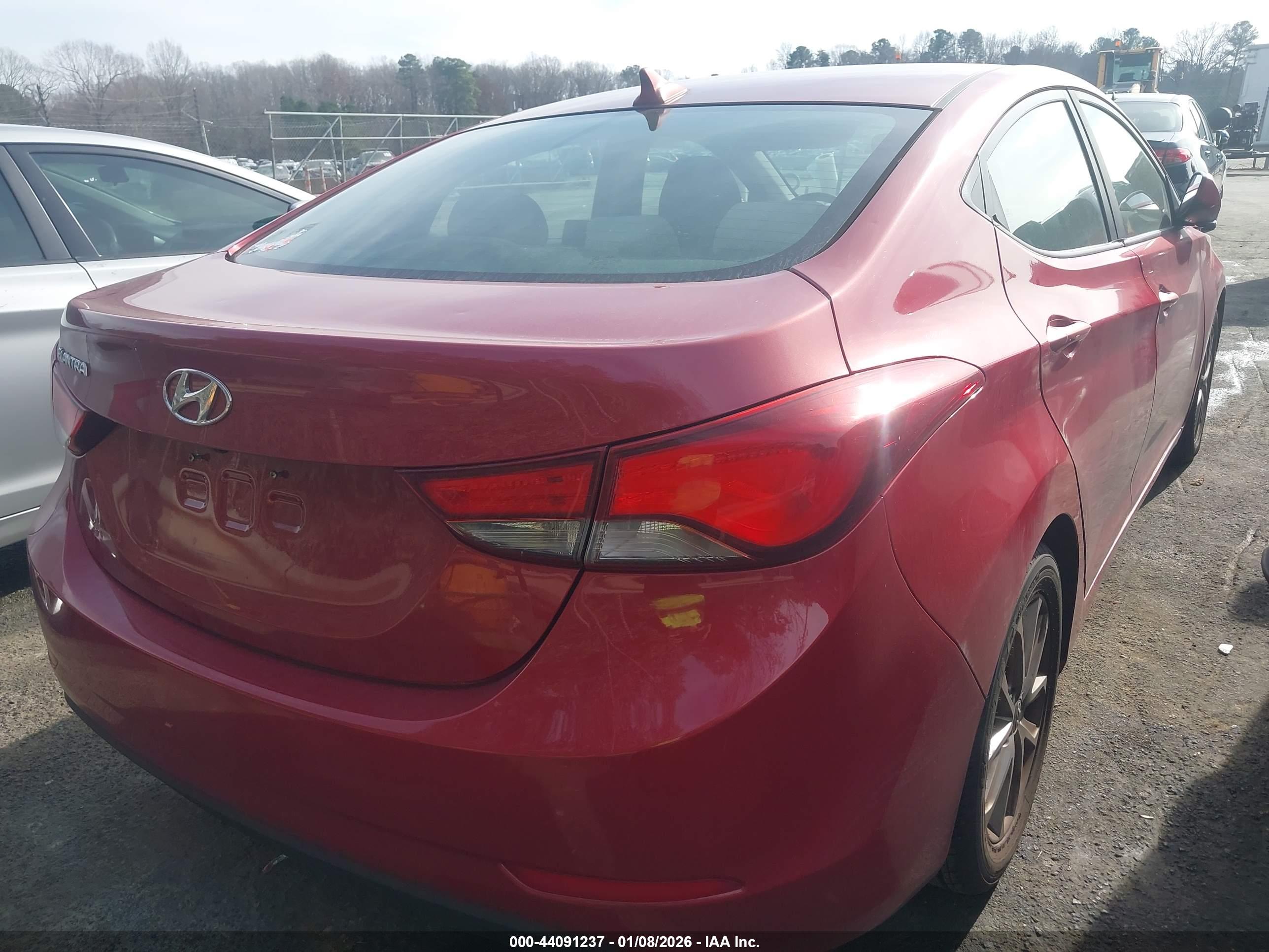 HYUNDAI ELANTRA image 4