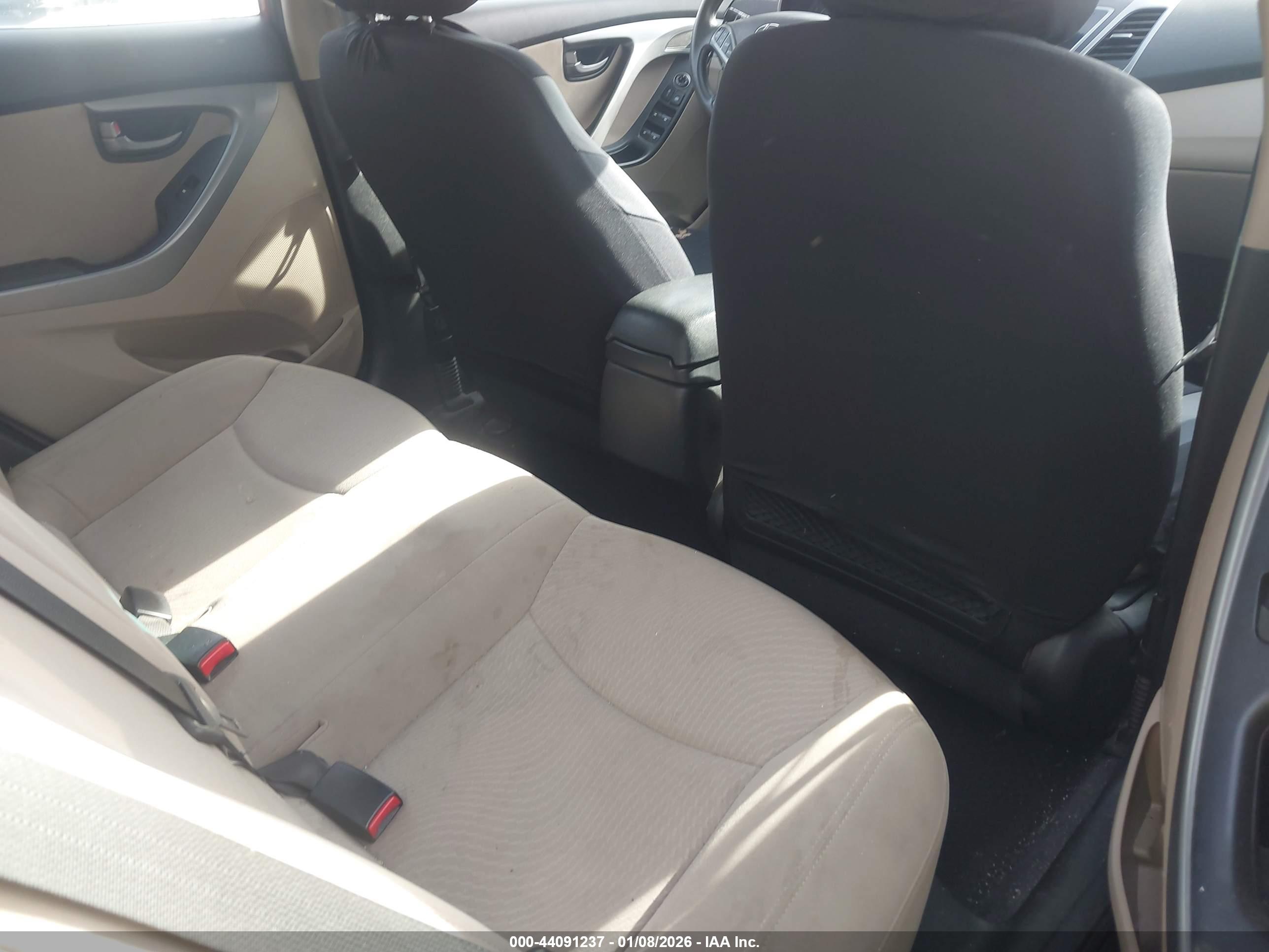 HYUNDAI ELANTRA image 8