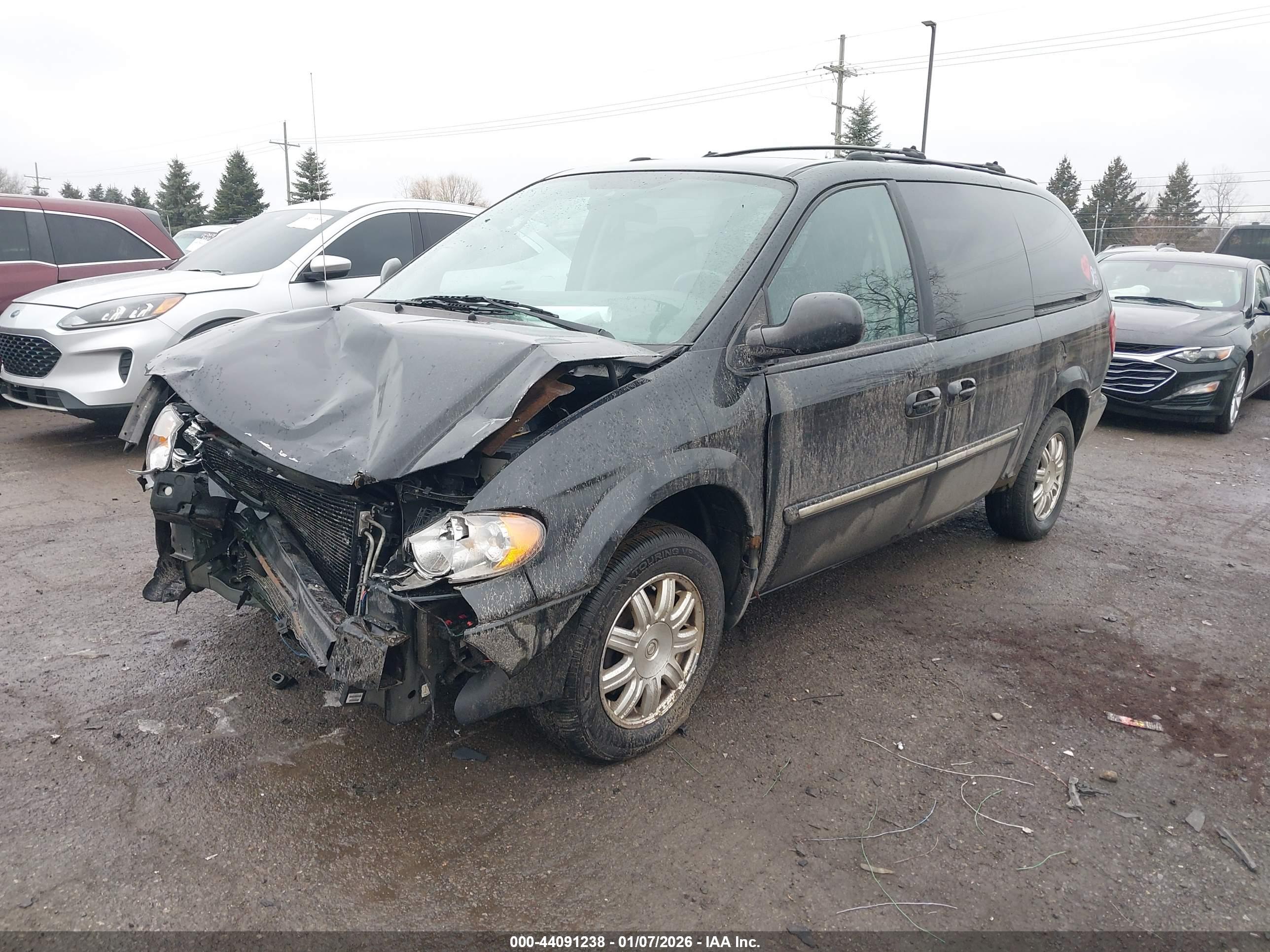 CHRYSLER TOWN image 2