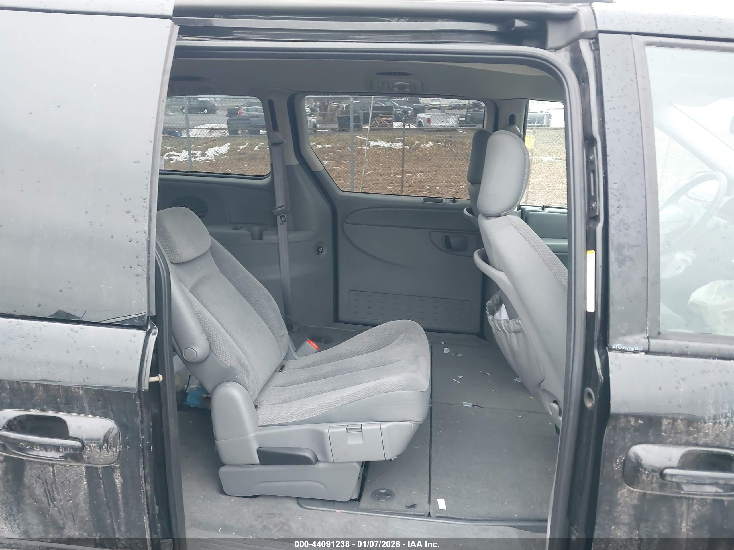 CHRYSLER TOWN image 8