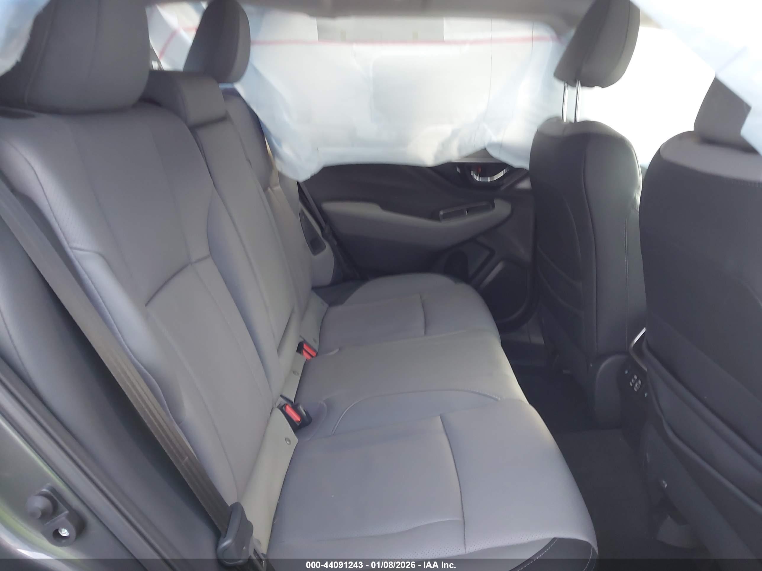 SUBARU OUTBACK image 8